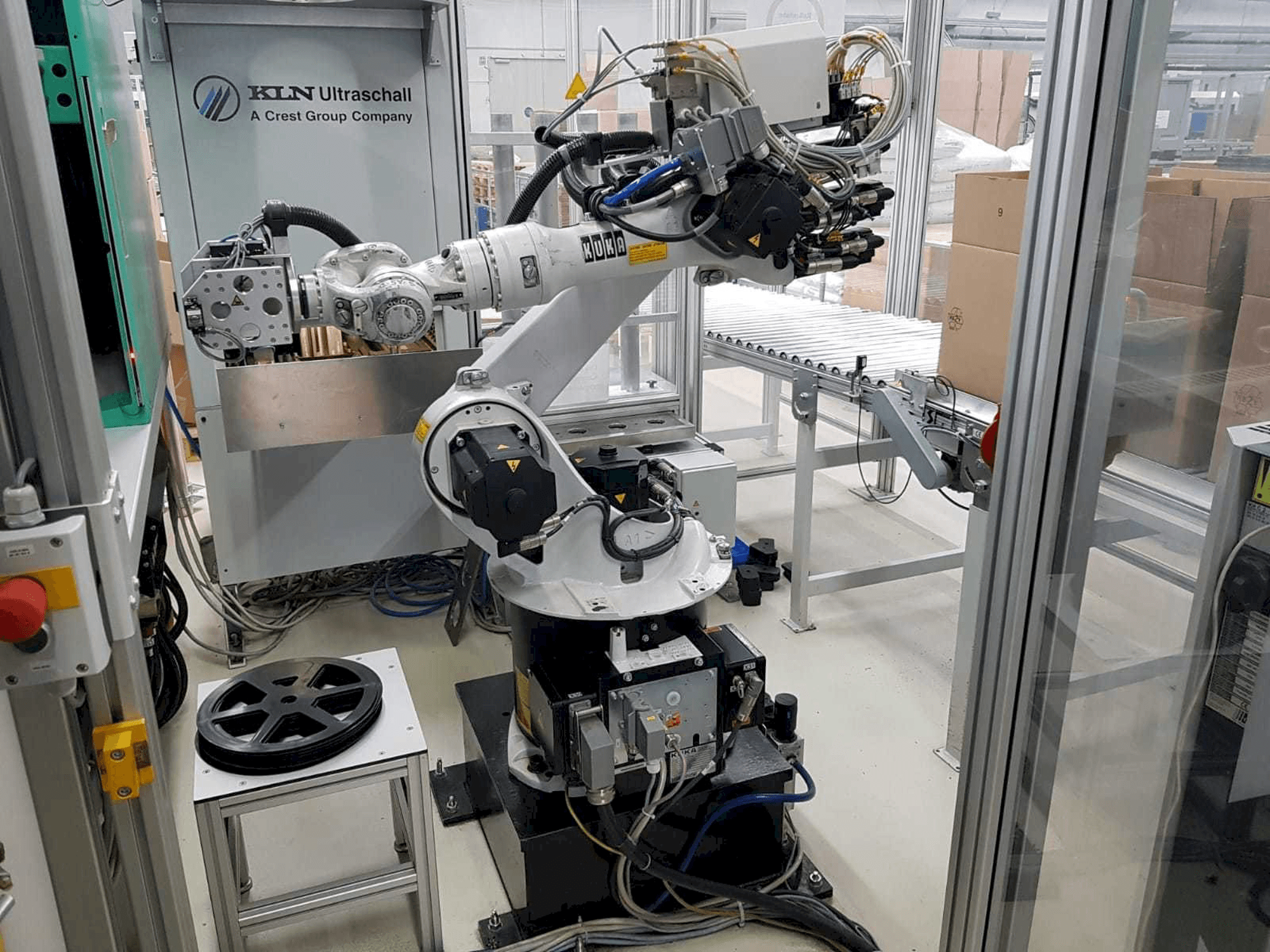 A KUKA KR 16 gép elölnézete