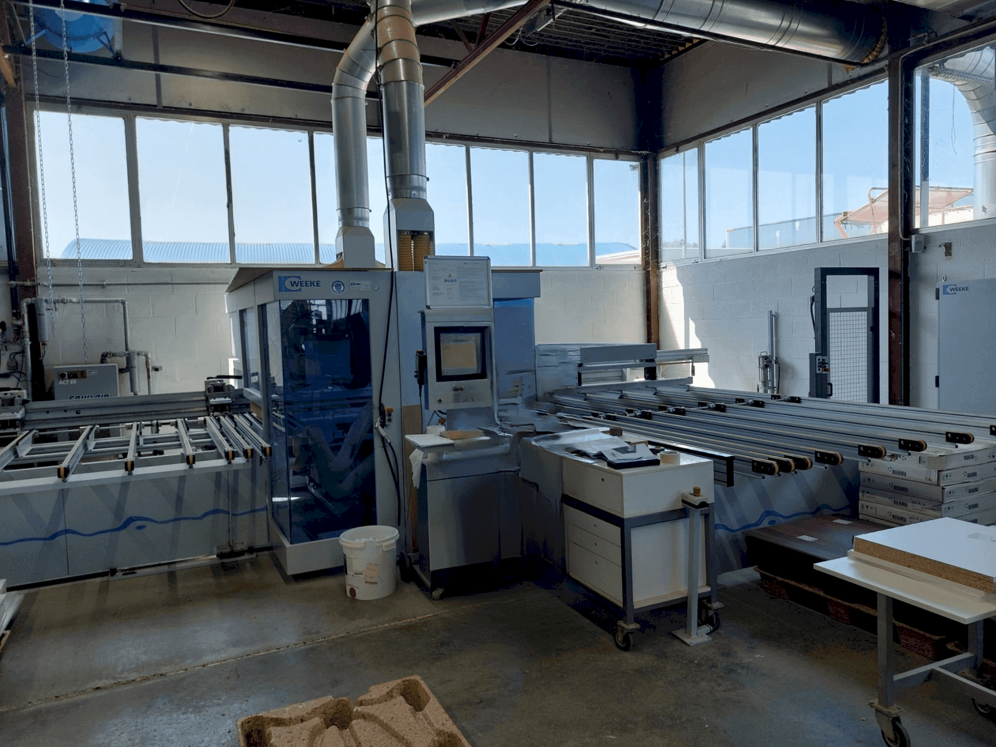 A Weeke Optimat BHX 500/D gép elölnézete