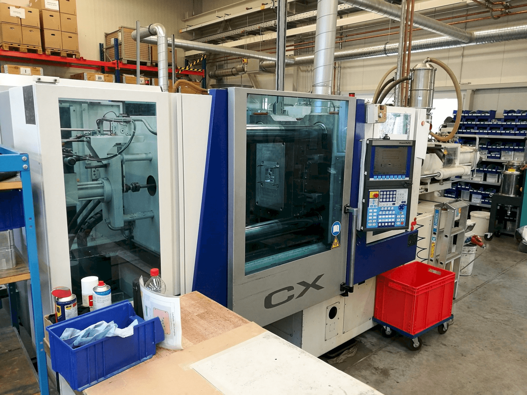 A Krauss Maffei 160-1000 CX gép elölnézete