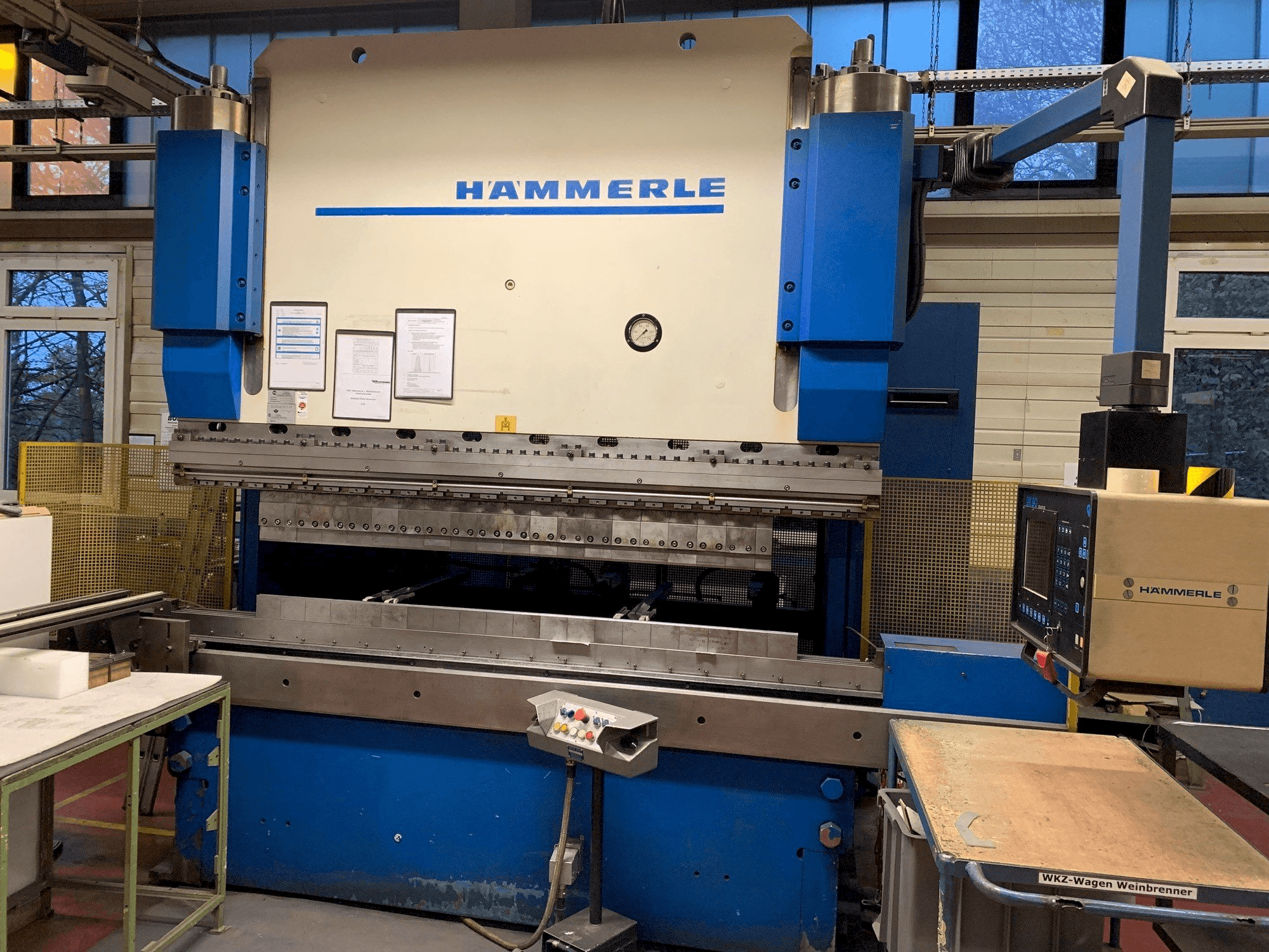 A HAMMERLE AP 200 2600 Serie 3 gép elölnézete