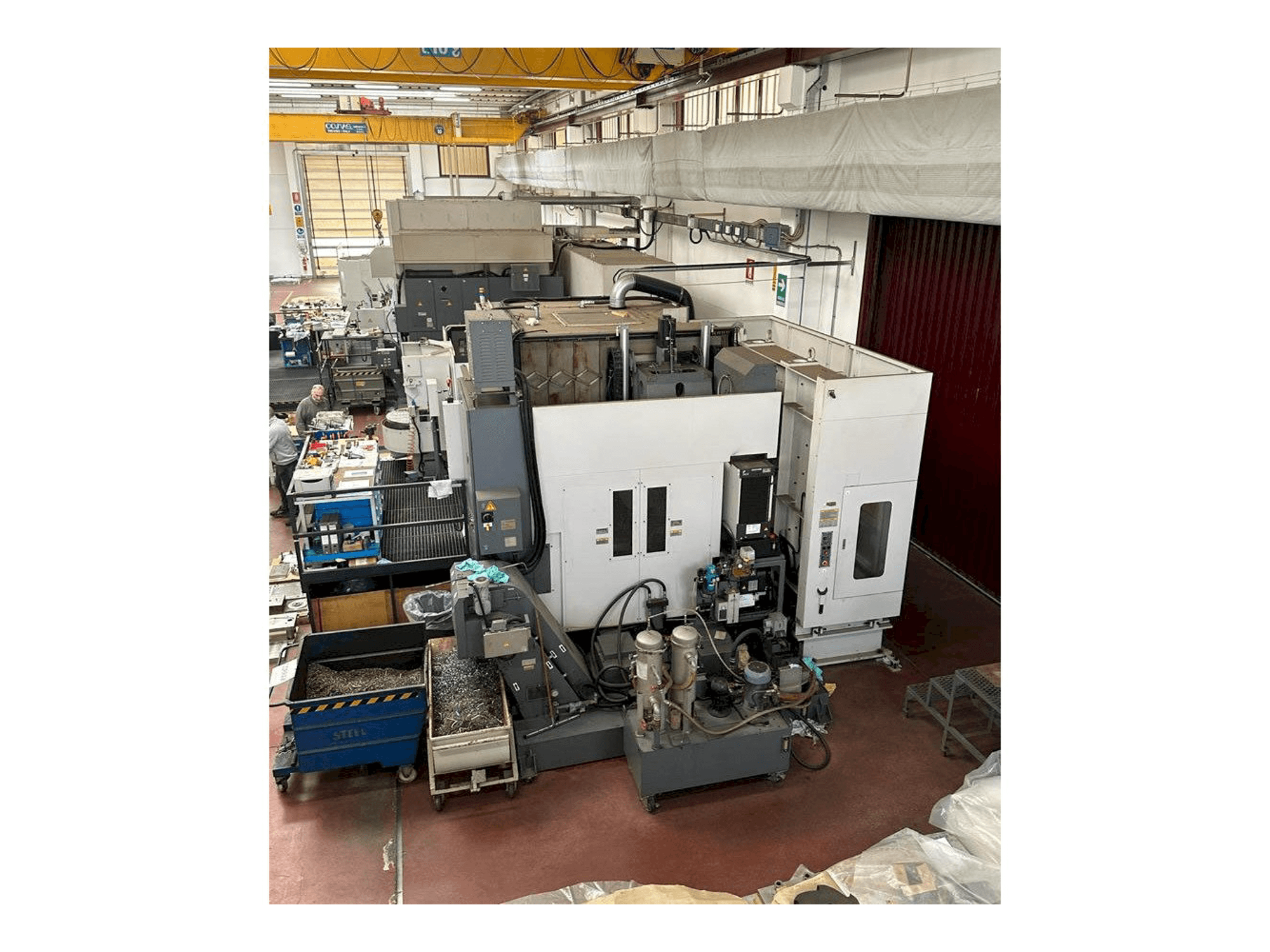 A Okuma MILLAC 800VH gép elölnézete