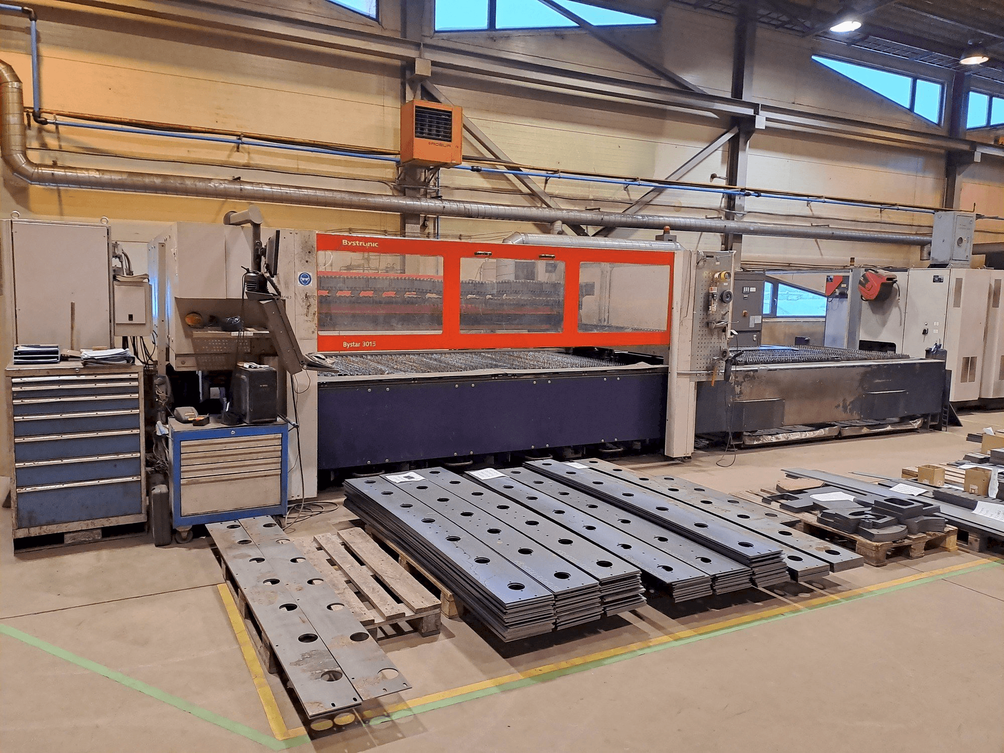 A Bystronic Bystar 3015 gép elölnézete