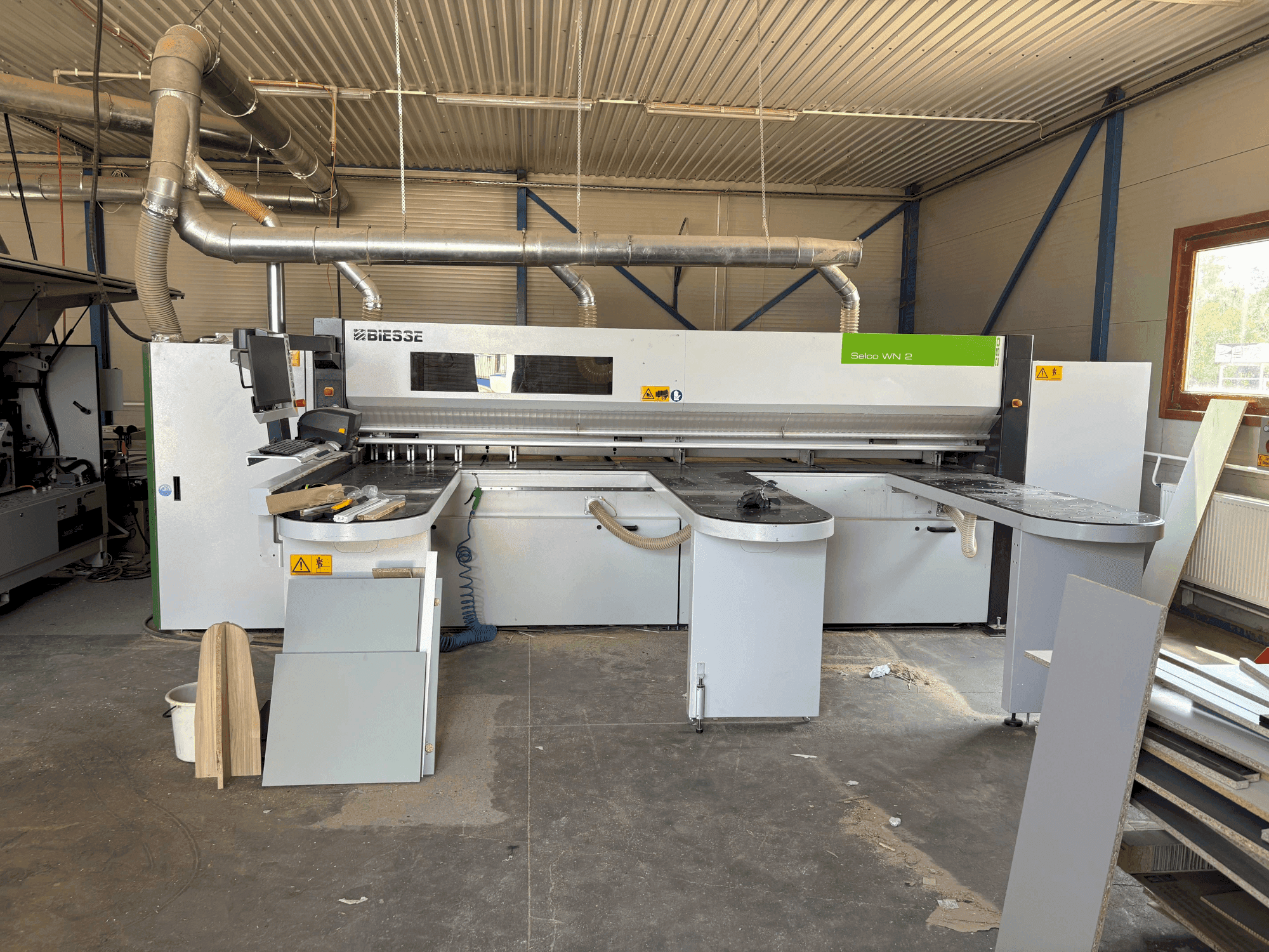 A BIESSE Selco WN 2 gép elölnézete