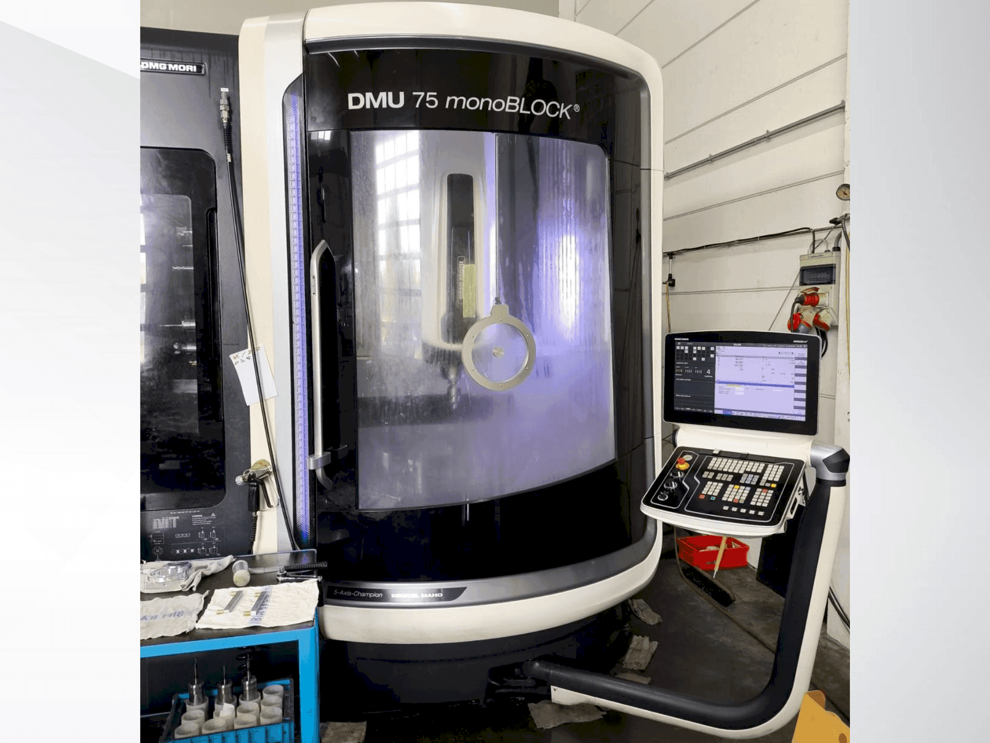 A DMG MORI DMU 75 monoBlock gép elölnézete