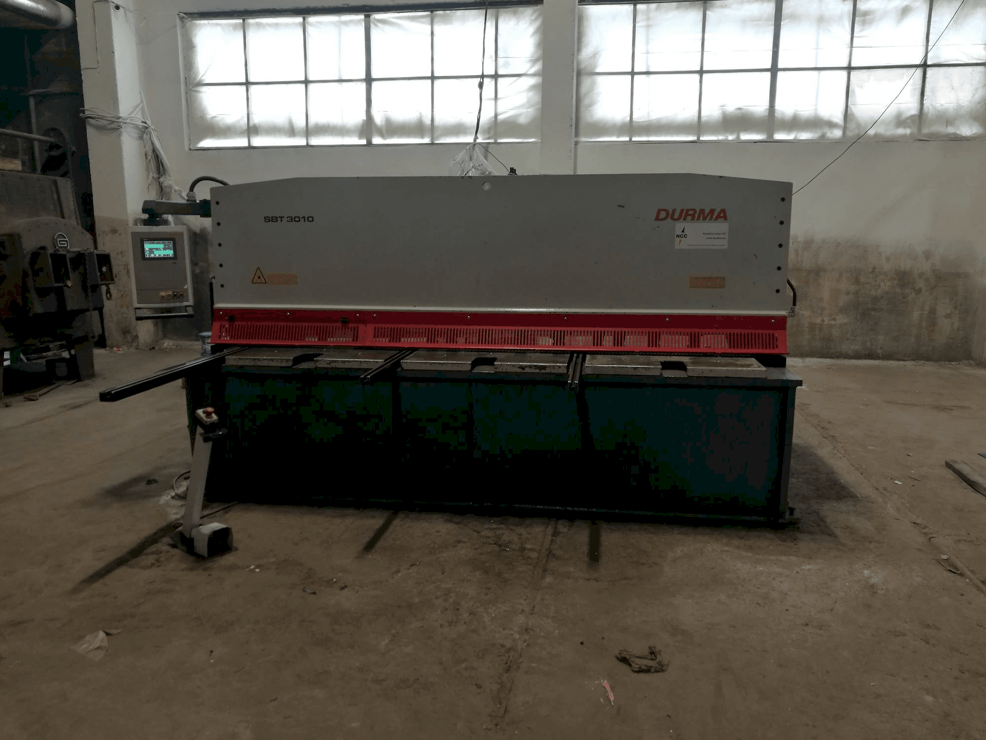 A Durma SBT 3010 gép elölnézete