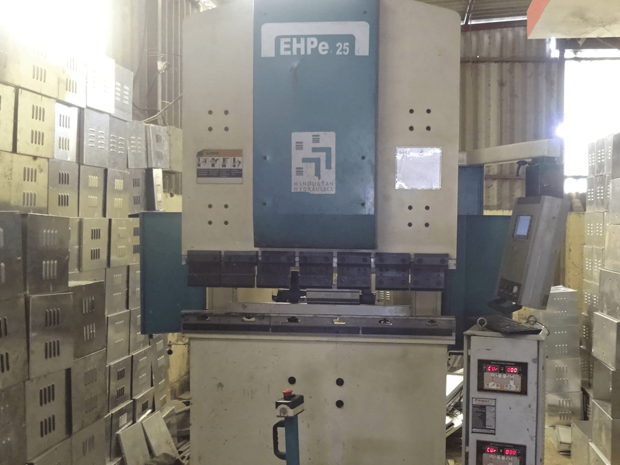 A Hindustan Hydraulics EHPe 25 gép elölnézete