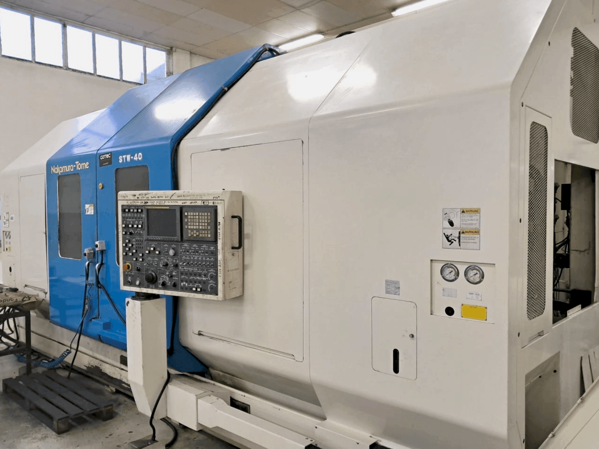 A NAKAMURA-TOME STW-40 gép elölnézete