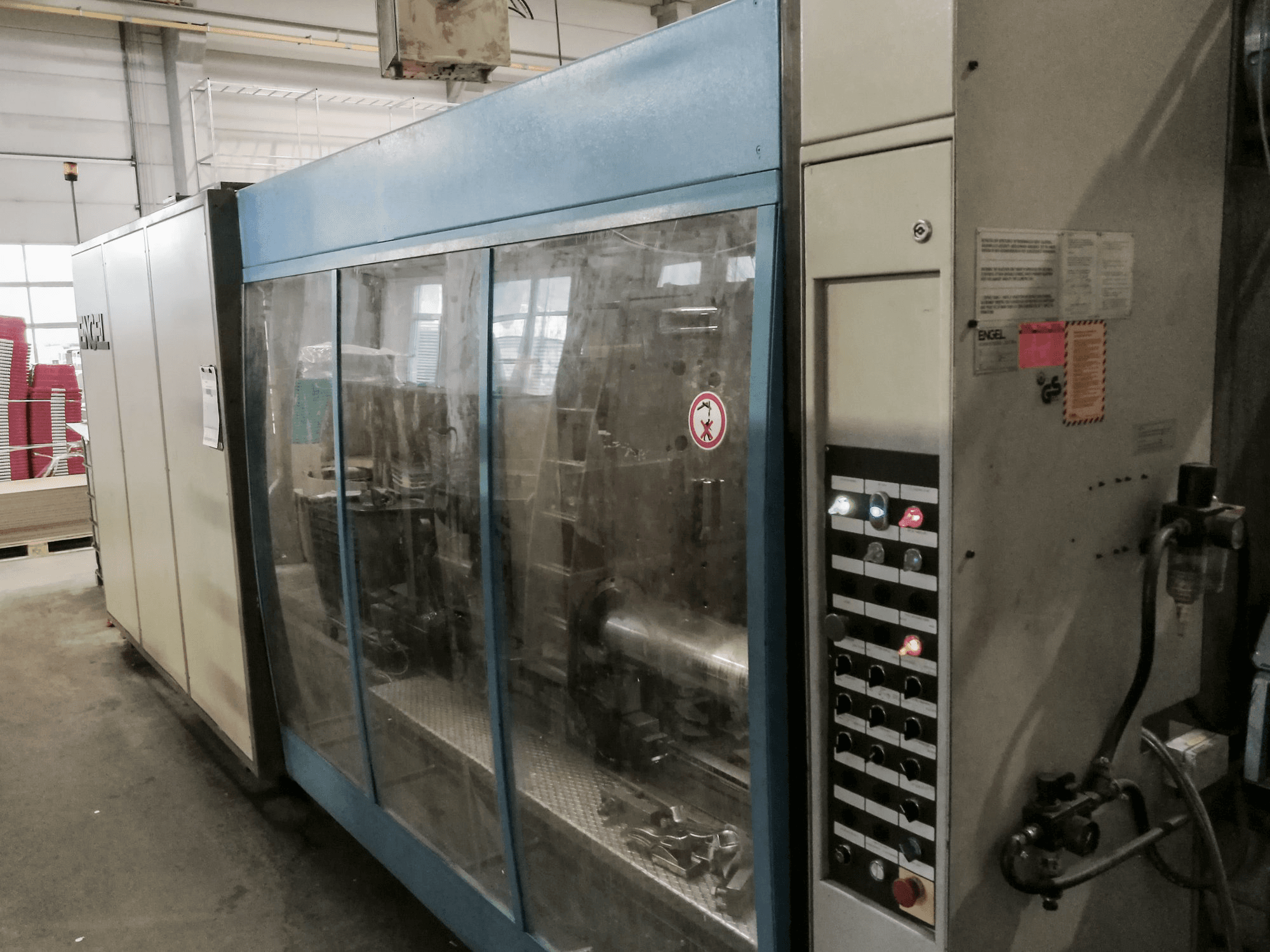 A ENGEL ES 7000/1200 B gép jobb nézete