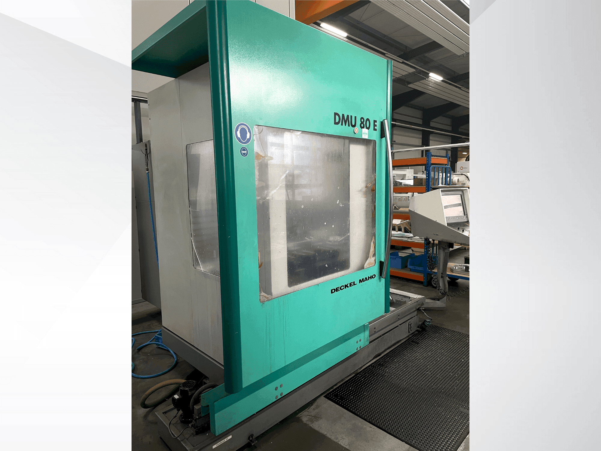 A DECKEL DMU 80 E gép elölnézete