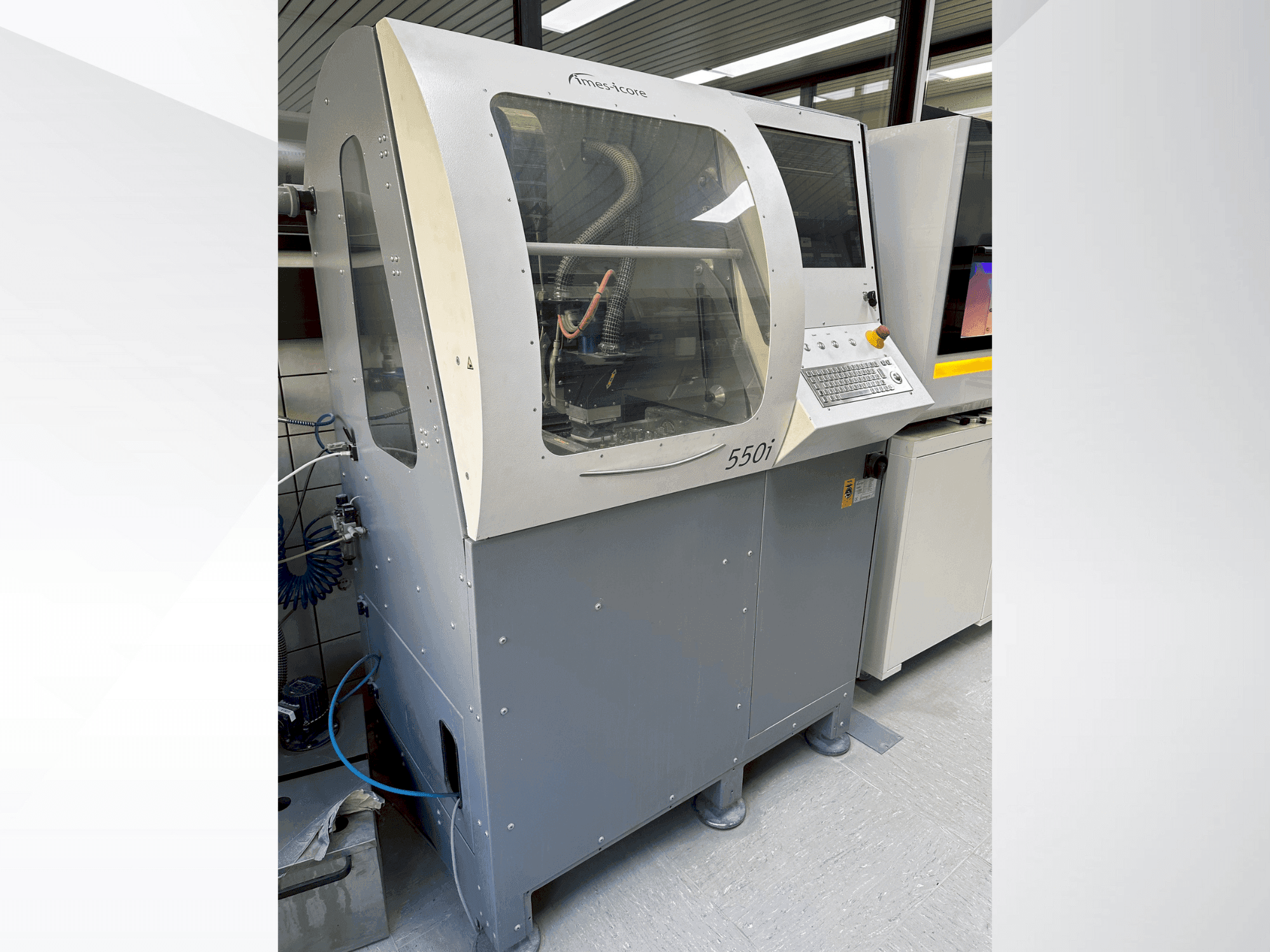 A Imes-Icore CORiTEC 550i gép elölnézete