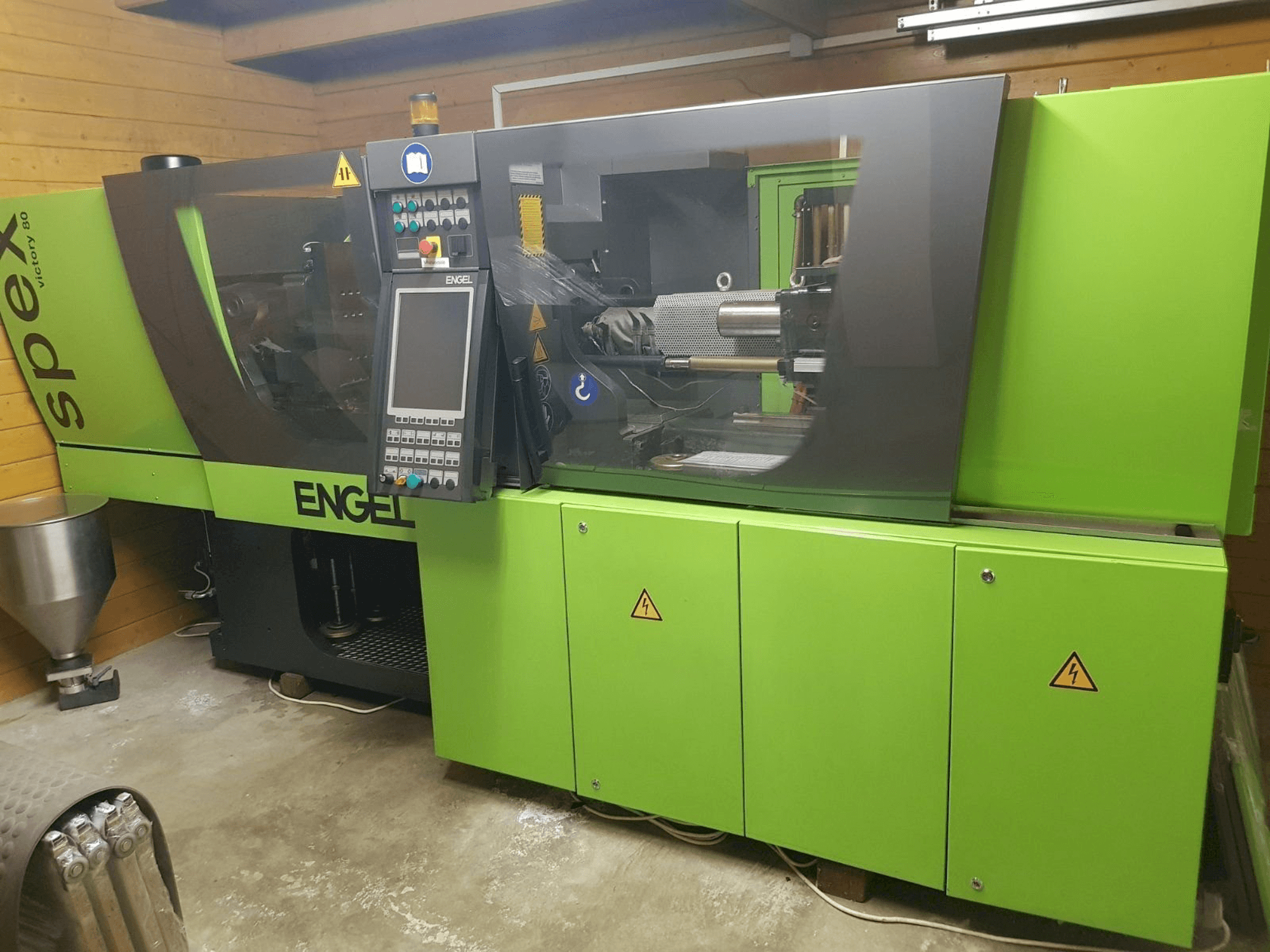 A ENGEL victory 330/80 spex gép elölnézete