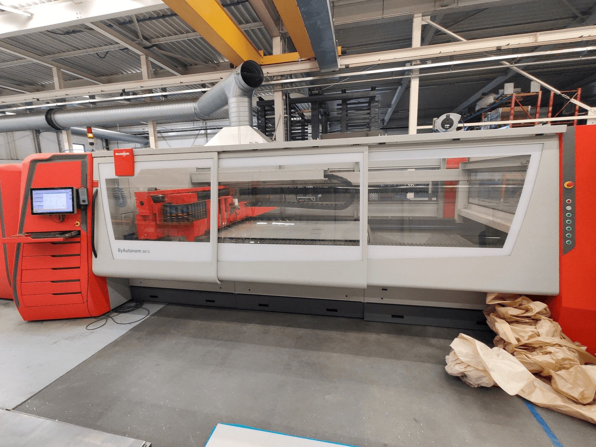 A Bystronic Autonom 3015 6kW CO2 gép elölnézete