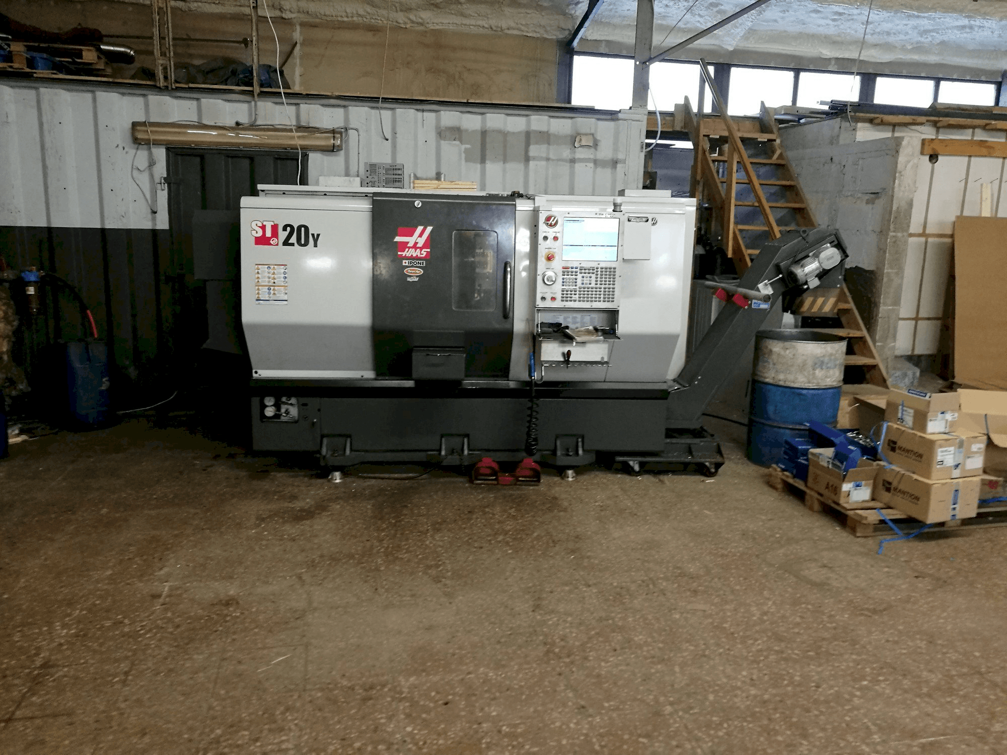 A HAAS ST20Y gép elölnézete