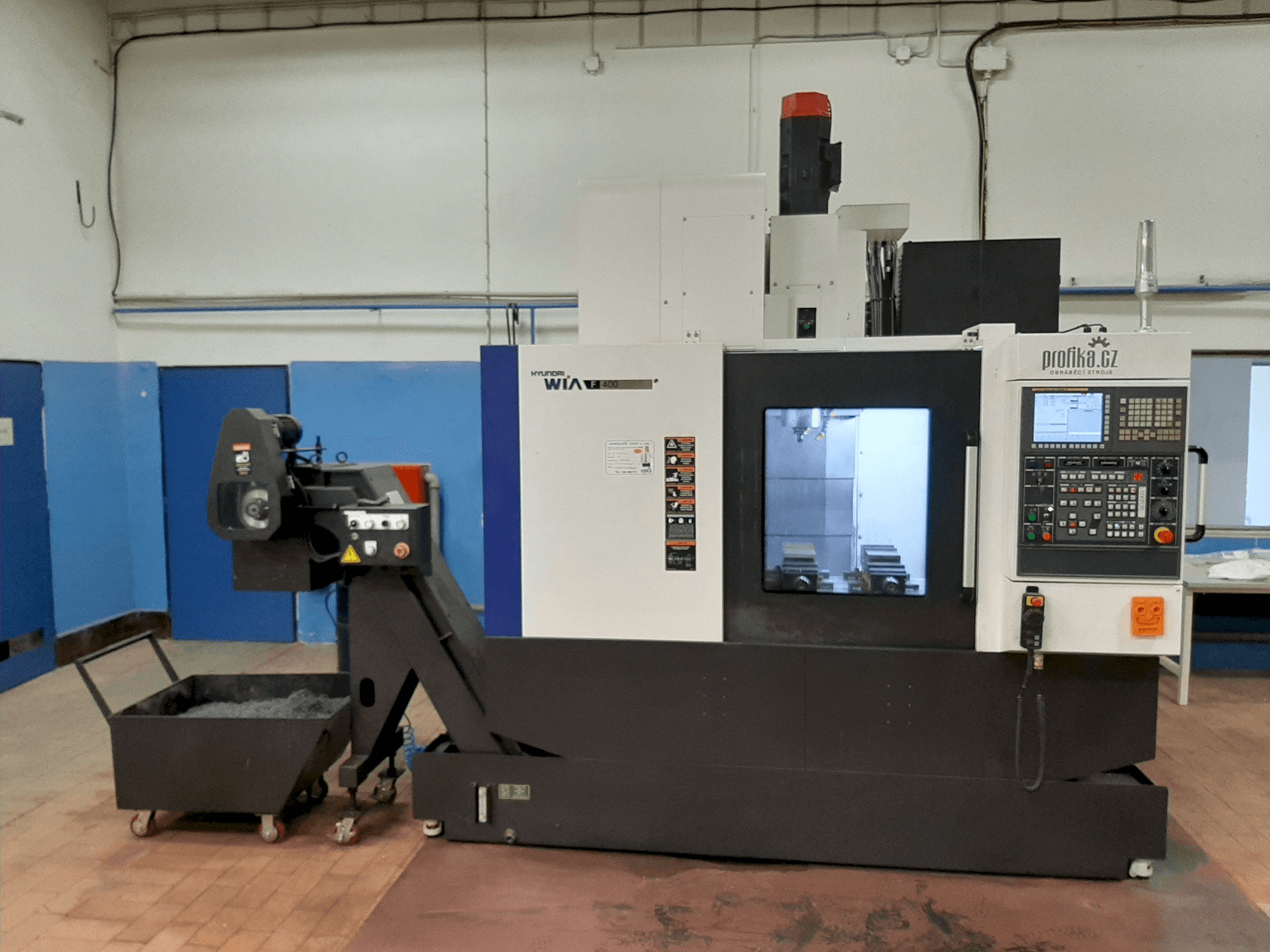 A Hyundai Wia F400 gép elölnézete