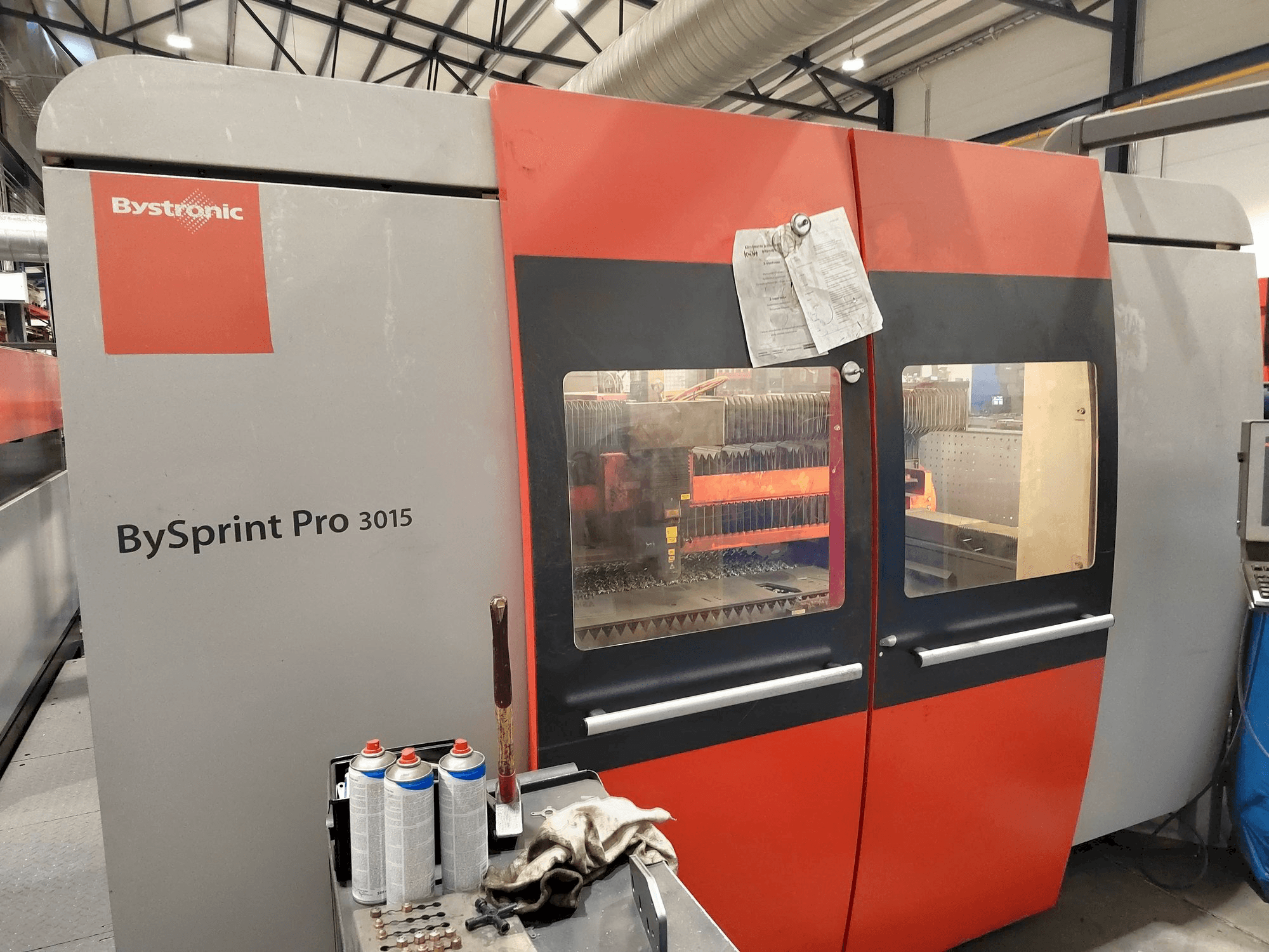 A Bystronic Bysprint Pro 3015 gép elölnézete