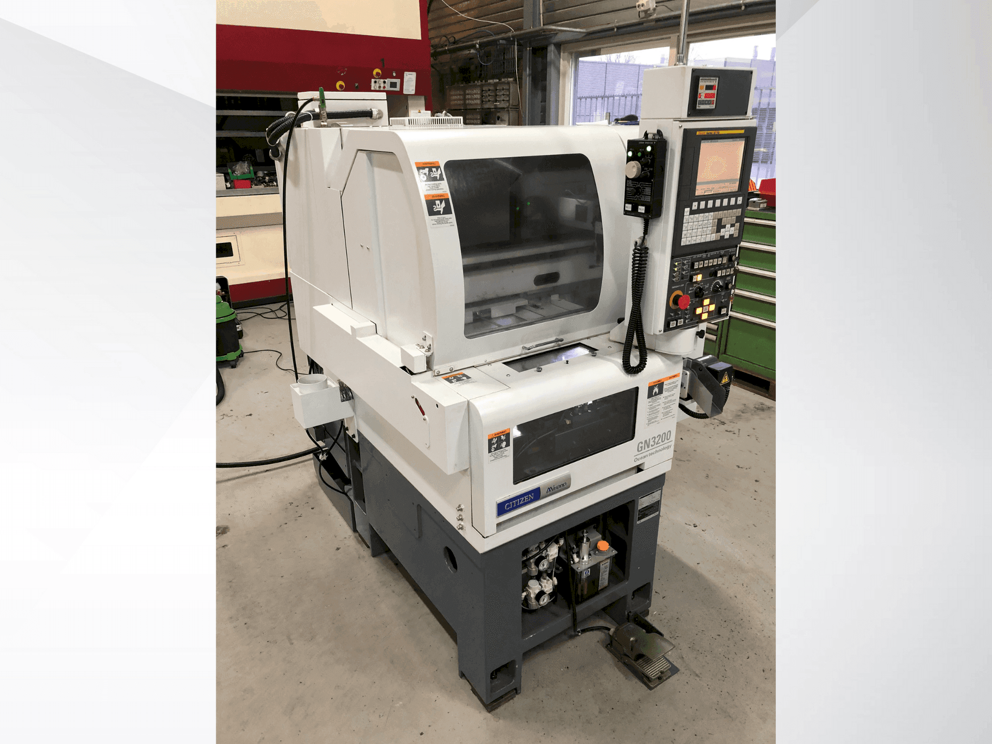 A Citizen Miyano GN-3200 gép elölnézete