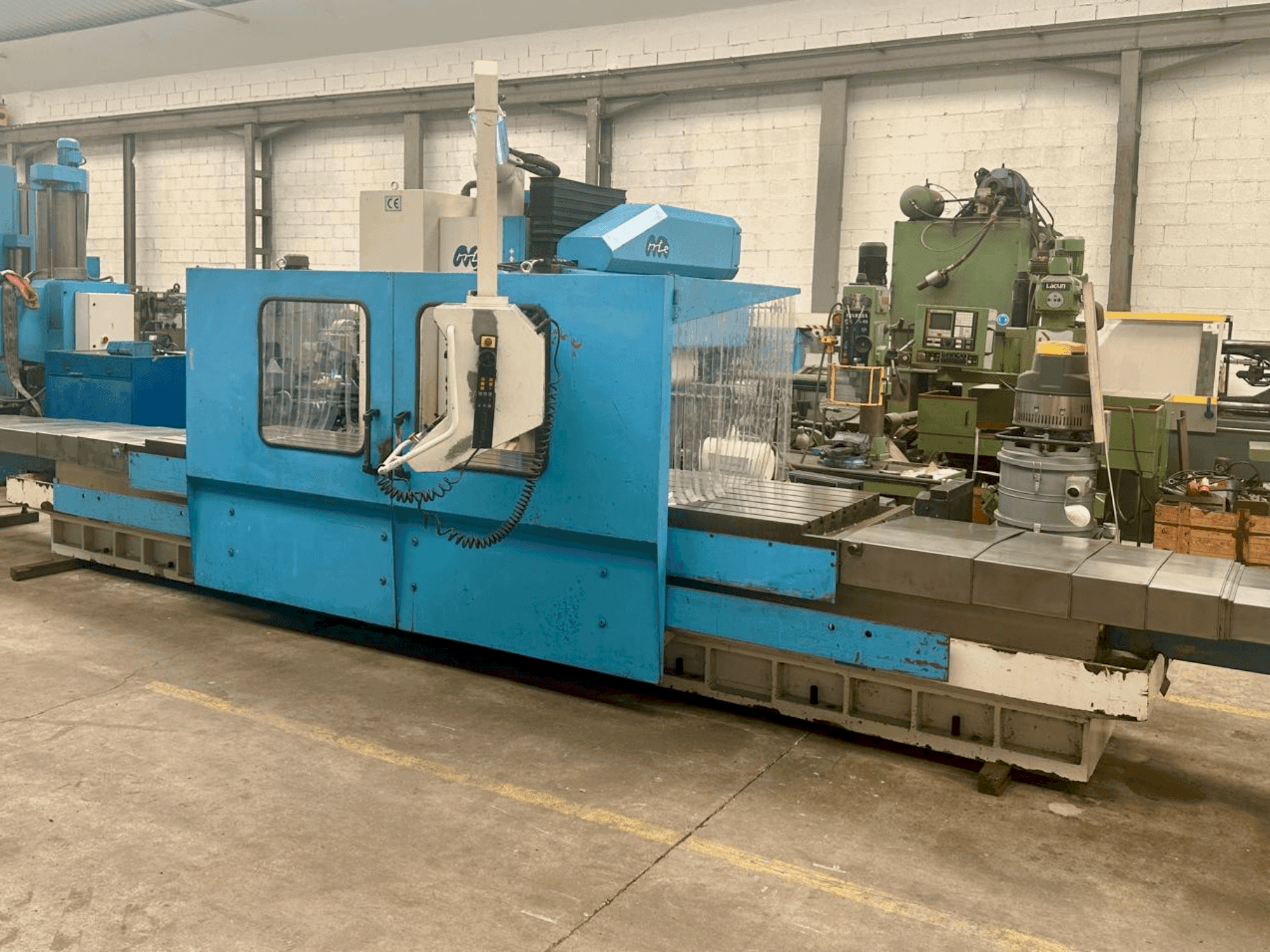 A MTE BF 4200 gép elölnézete