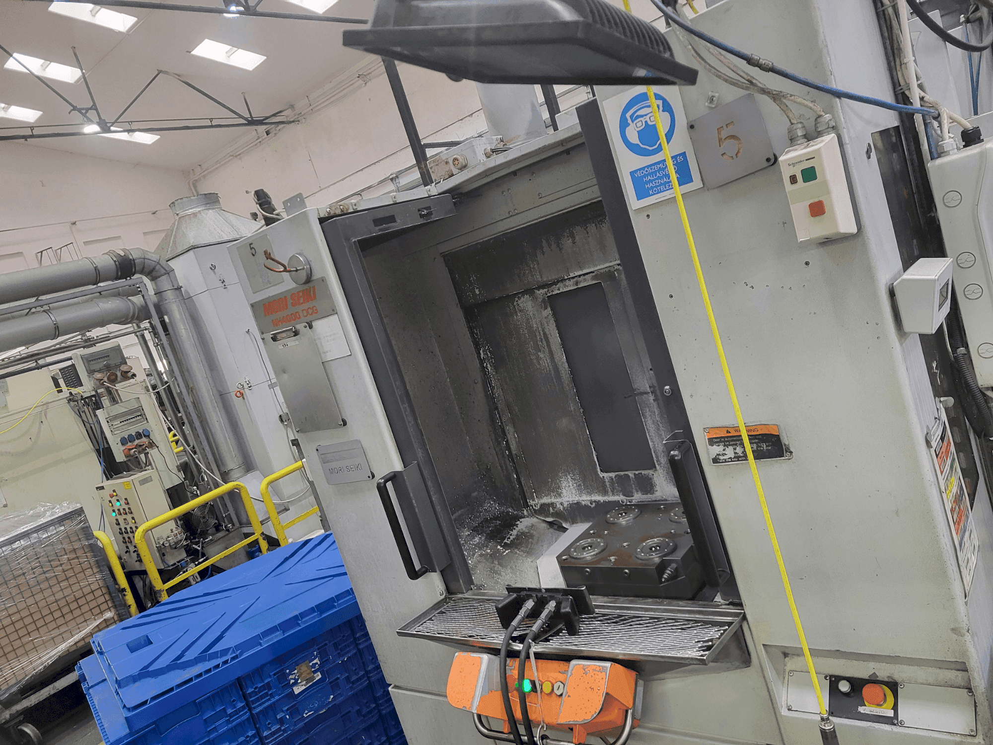 A MORI SEIKI NH 4000 gép elölnézete