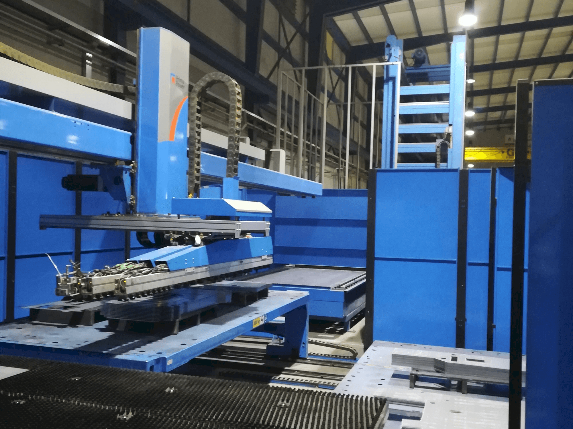 A Prima Power Lpe 6xf gép elölnézete