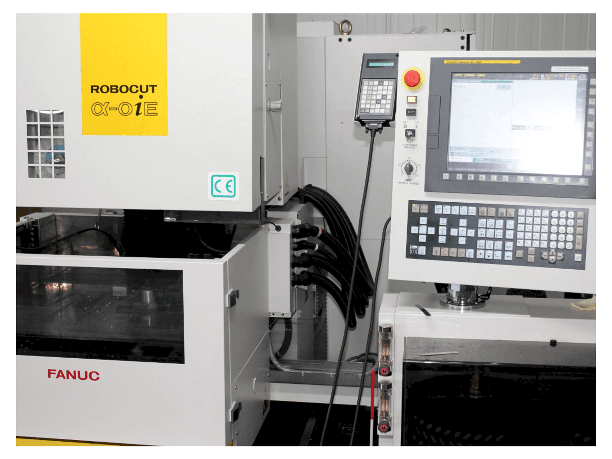 A FANUC RoboCut Alfa OiE gép elölnézete