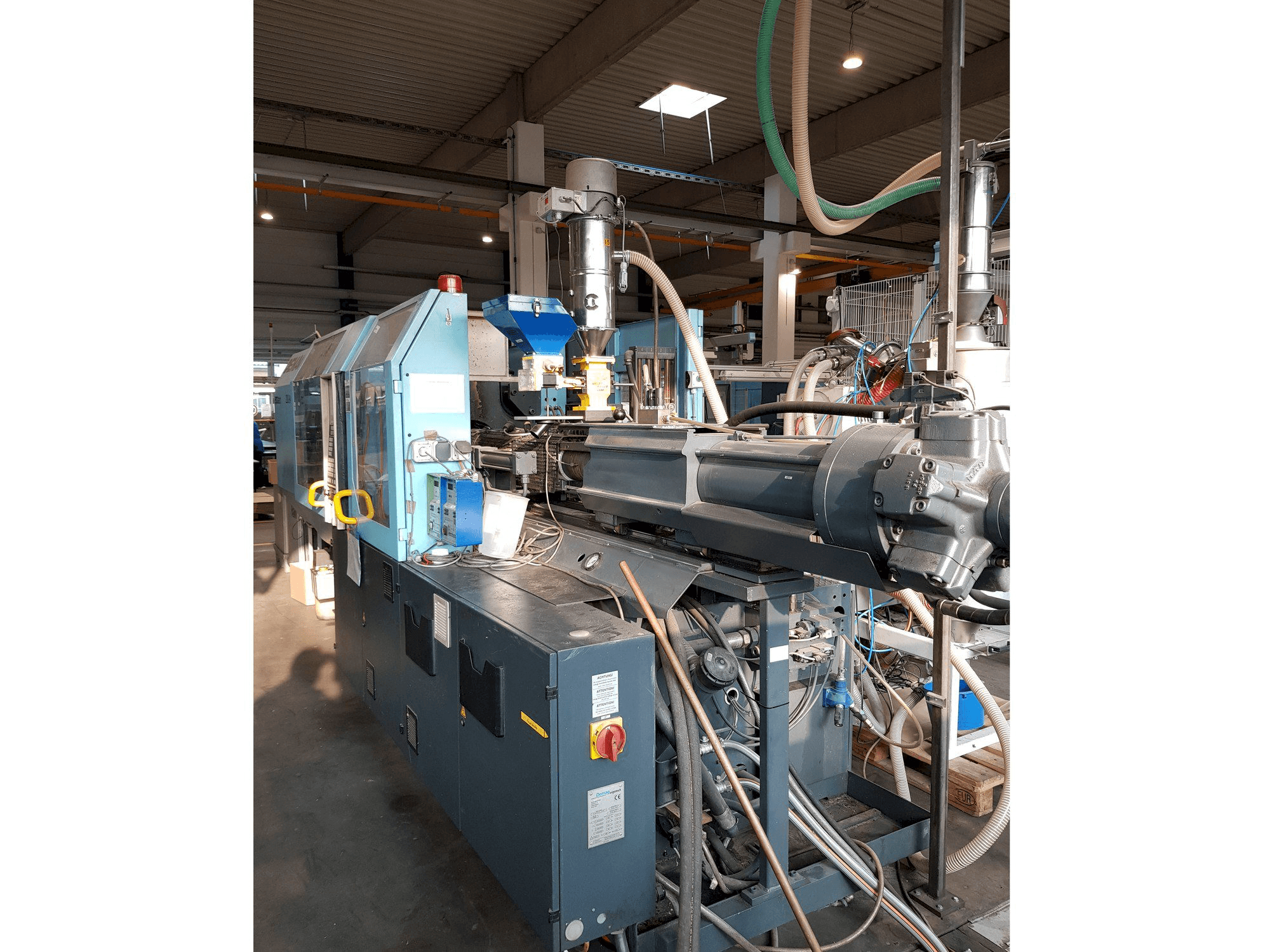 A DEMAG Ergotech viva 2000-840 gép elölnézete