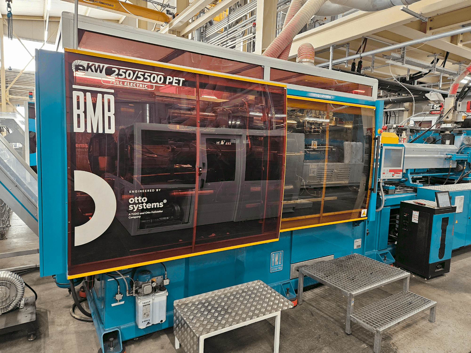 A Otto Systems eKW 250/5500 PET gép elölnézete