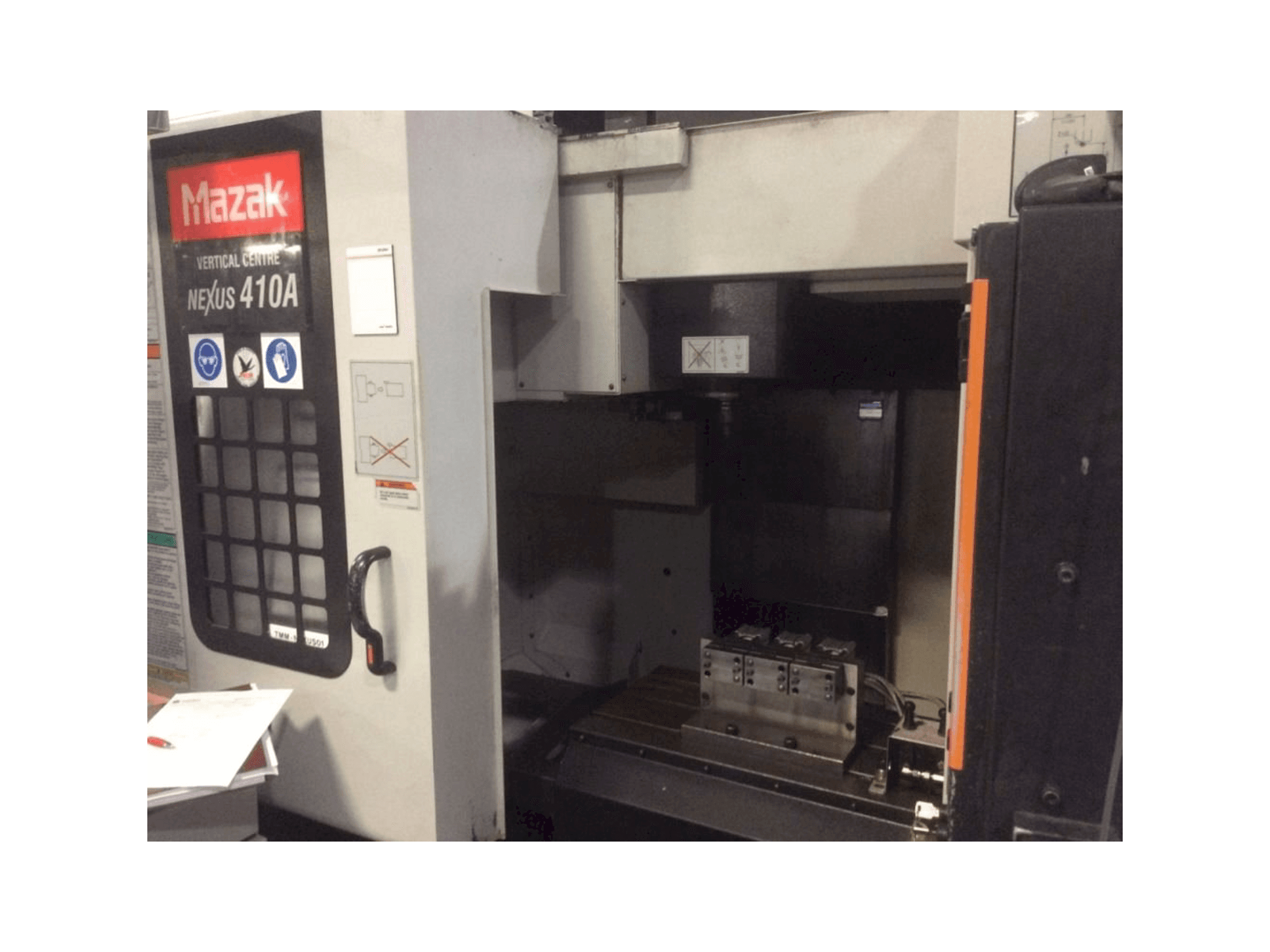 A Mazak Nexus VCN 410A gép elölnézete