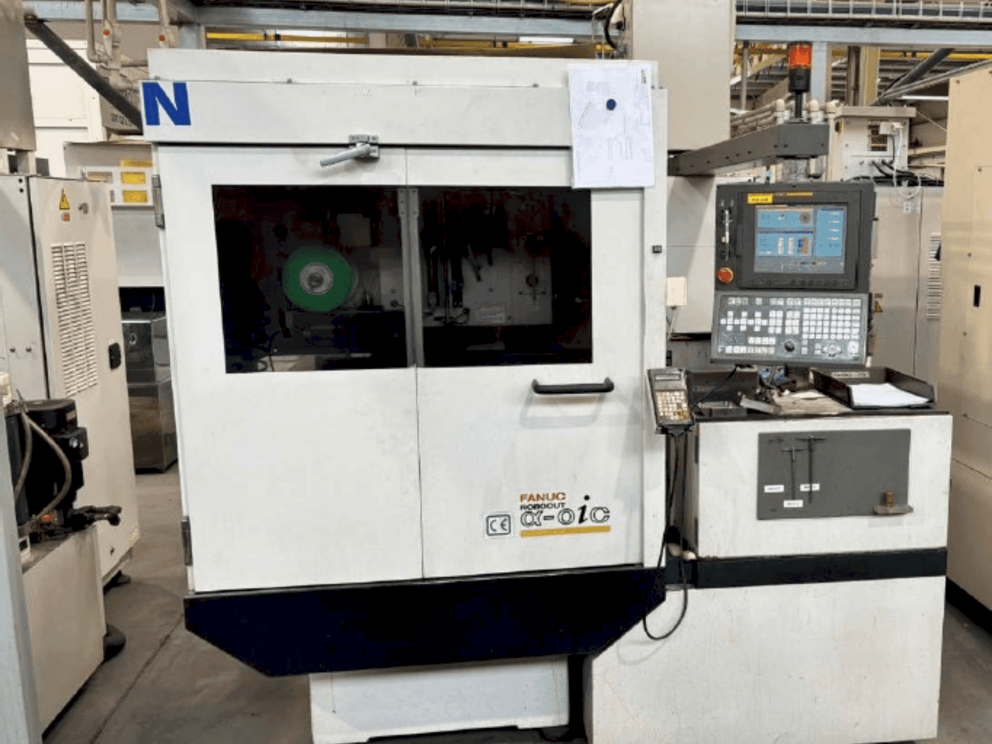 A FANUC Robocut alpha-0iC gép elölnézete