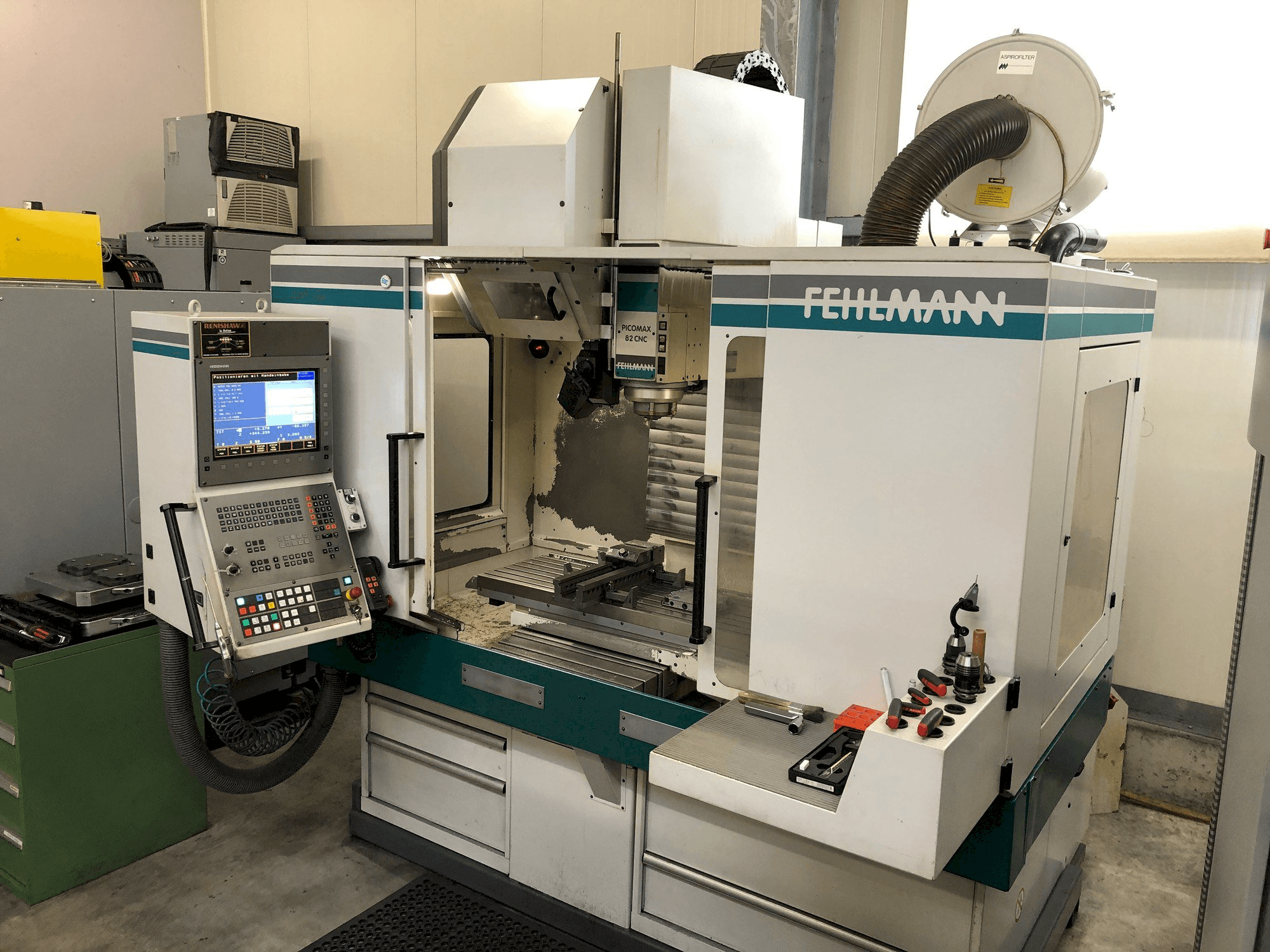 A FEHLMANN PICOMAX 82 CNC gép elölnézete