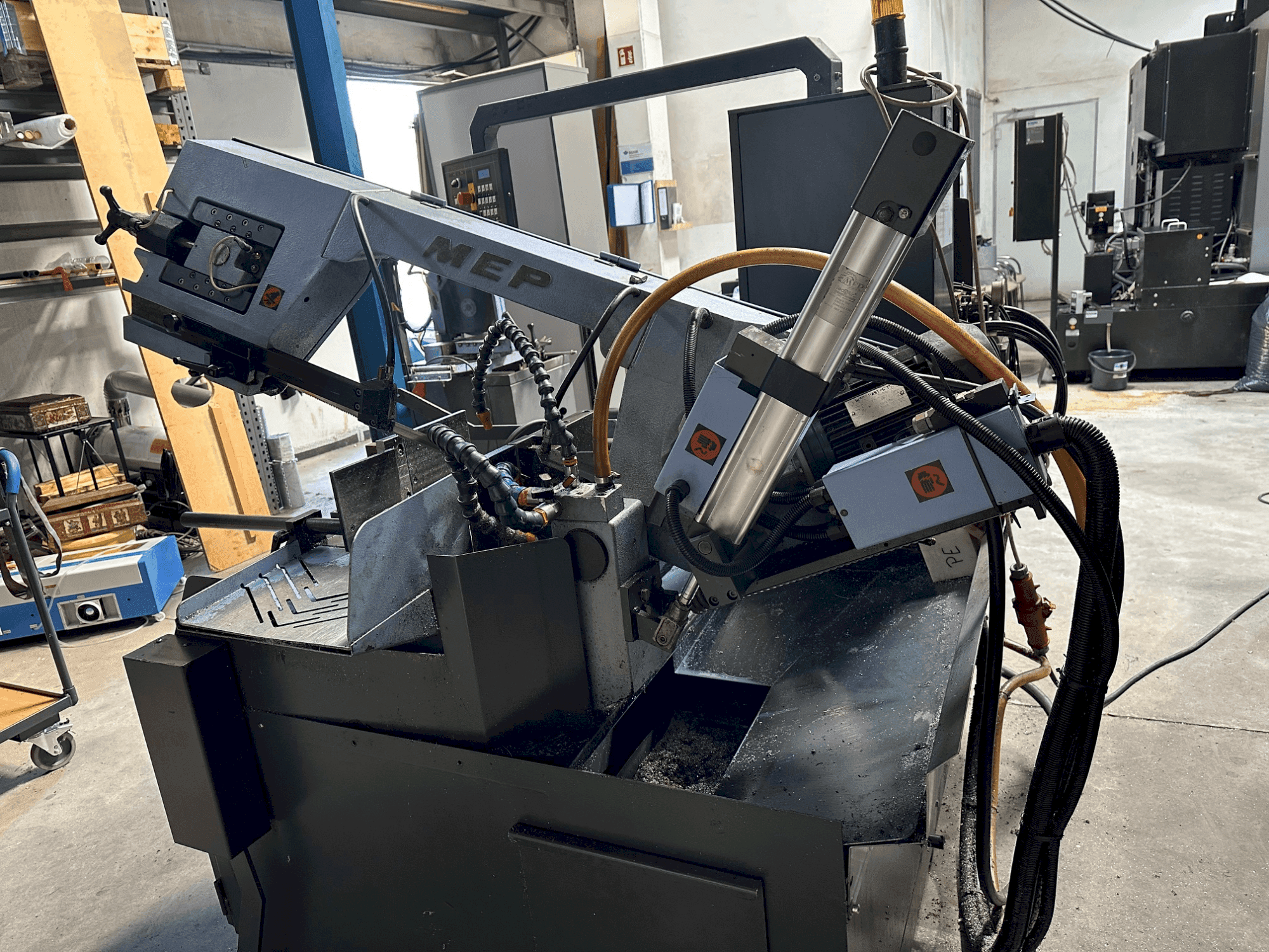 A MEP SHARK 330 NC eco gép elölnézete