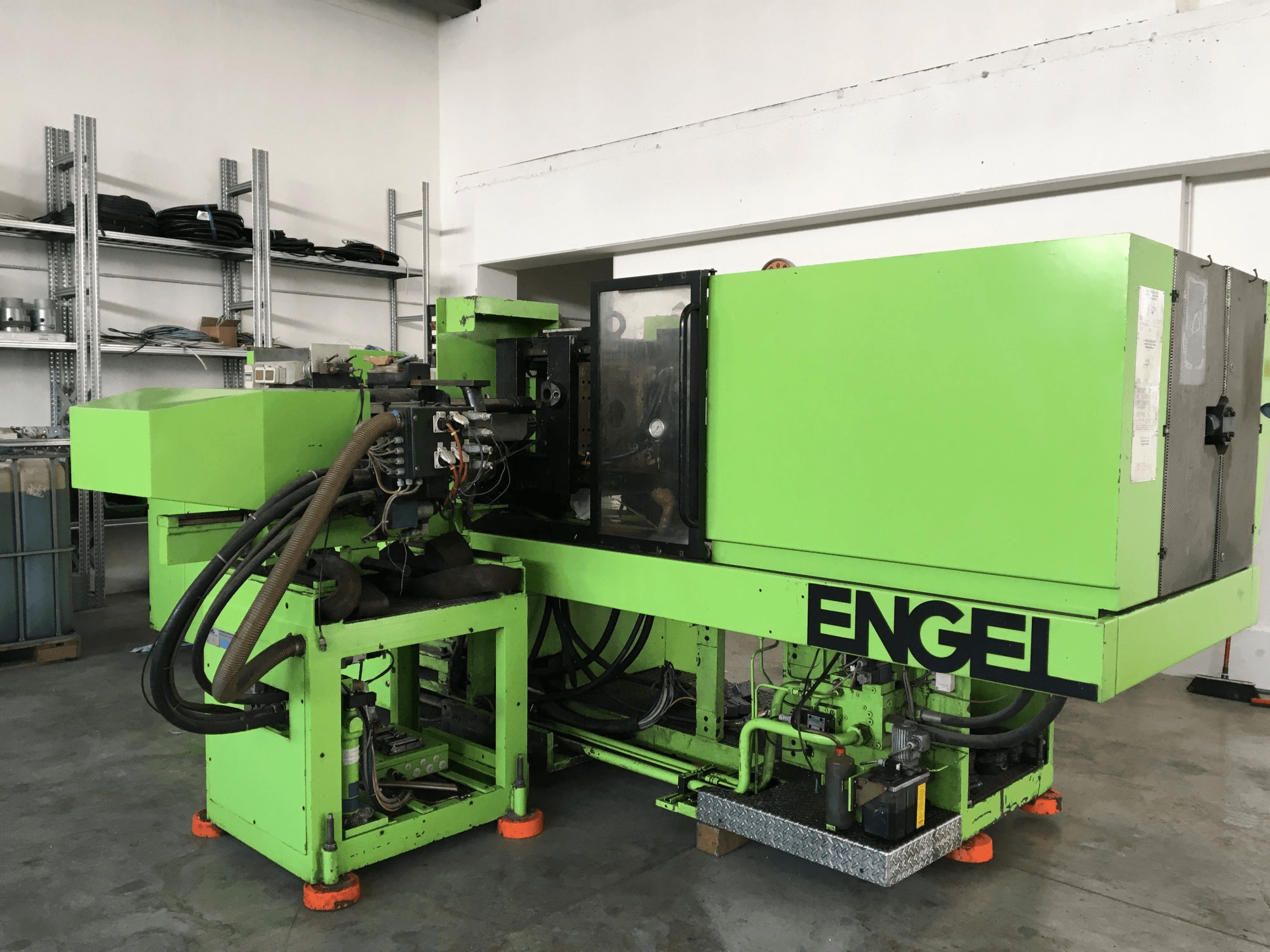 A ENGEL ES 600H/330L/125H-2F gép jobb nézete