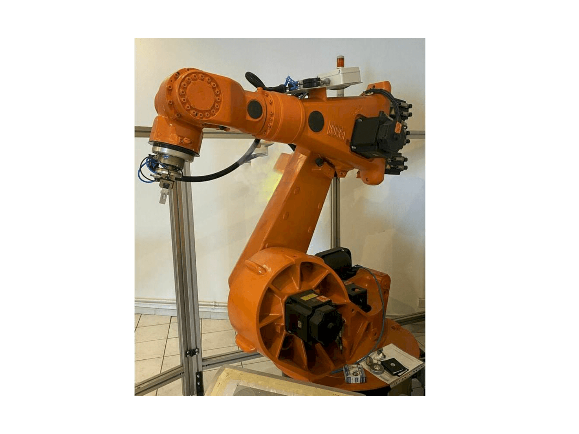 A KUKA KR150L150SP/2 gép elölnézete