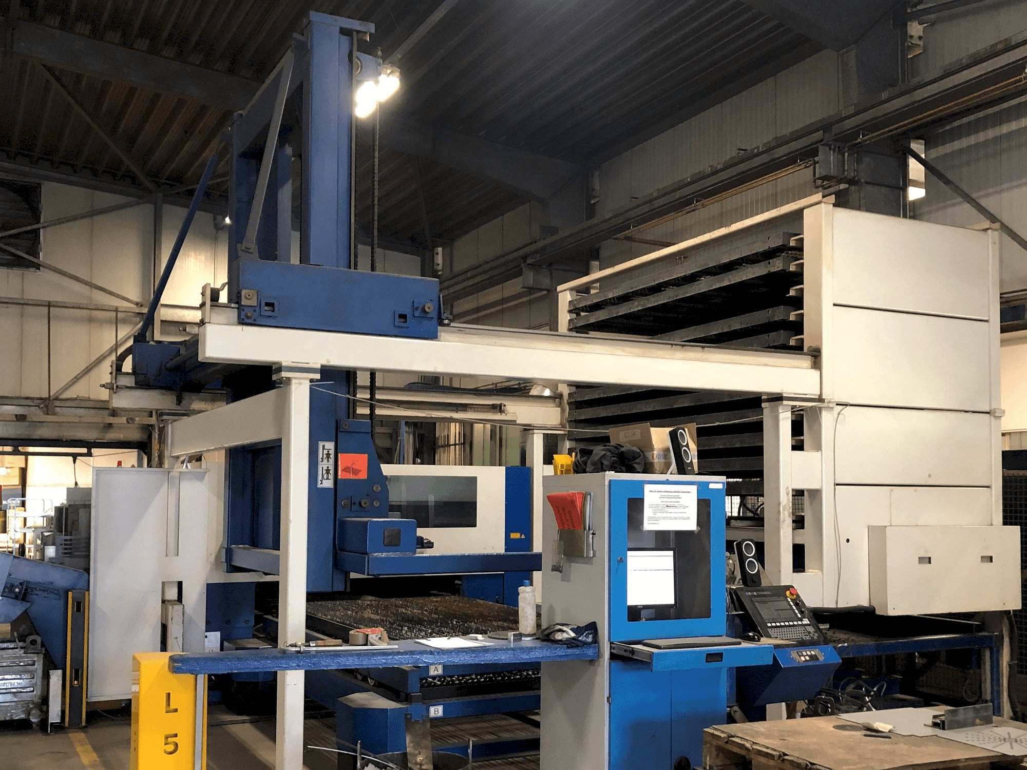 A Trumpf Trumatic L3050 gép elölnézete