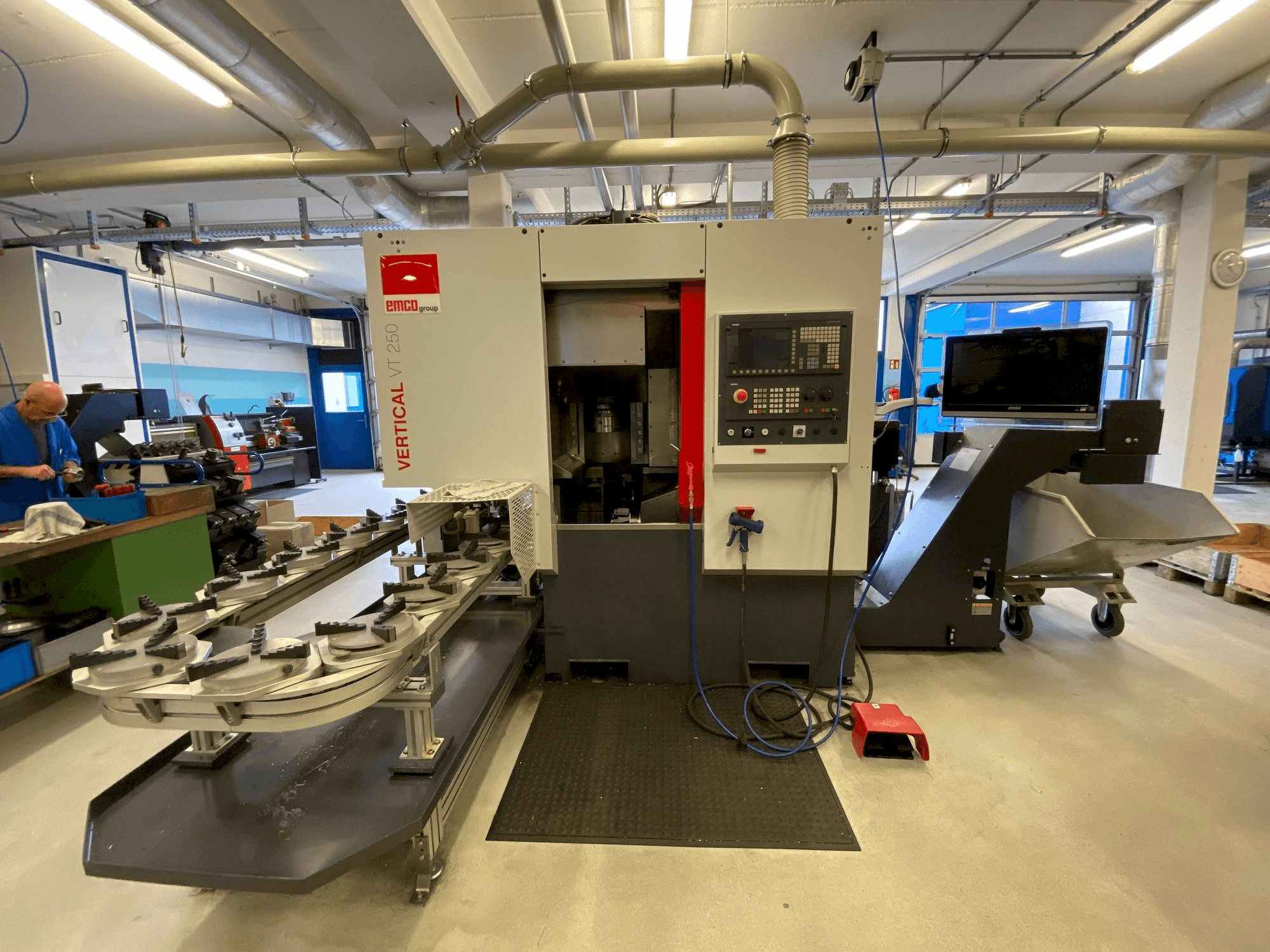 A EMCO VT250 gép elölnézete