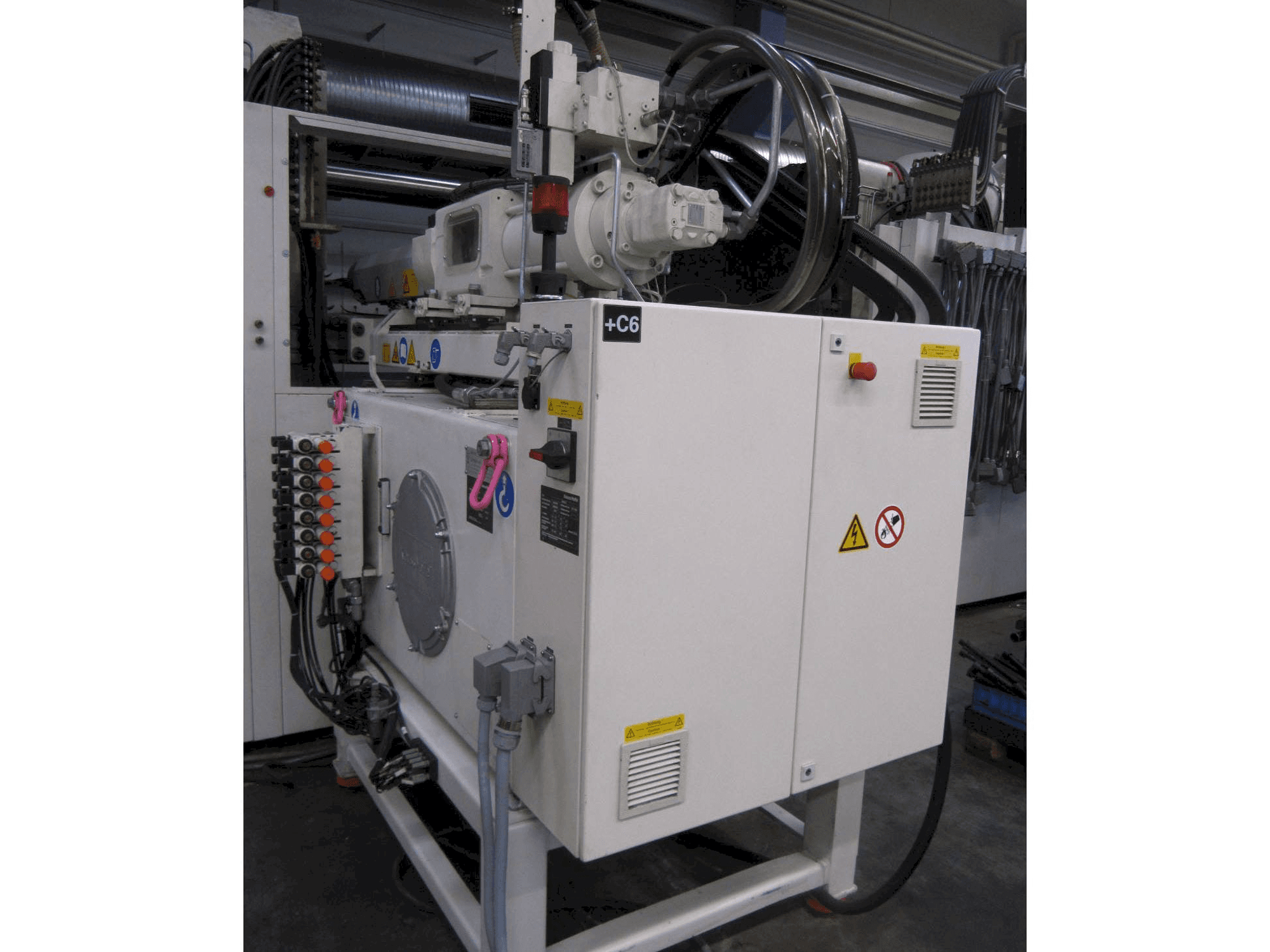 A Krauss Maffei 750 BO L gép elölnézete