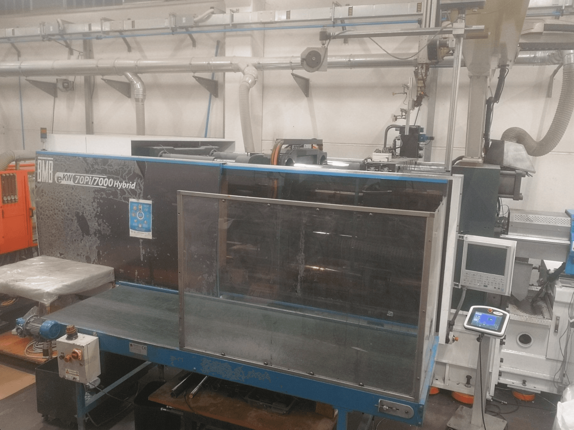 A BMB Ekw 70pi Hybrid gép elölnézete