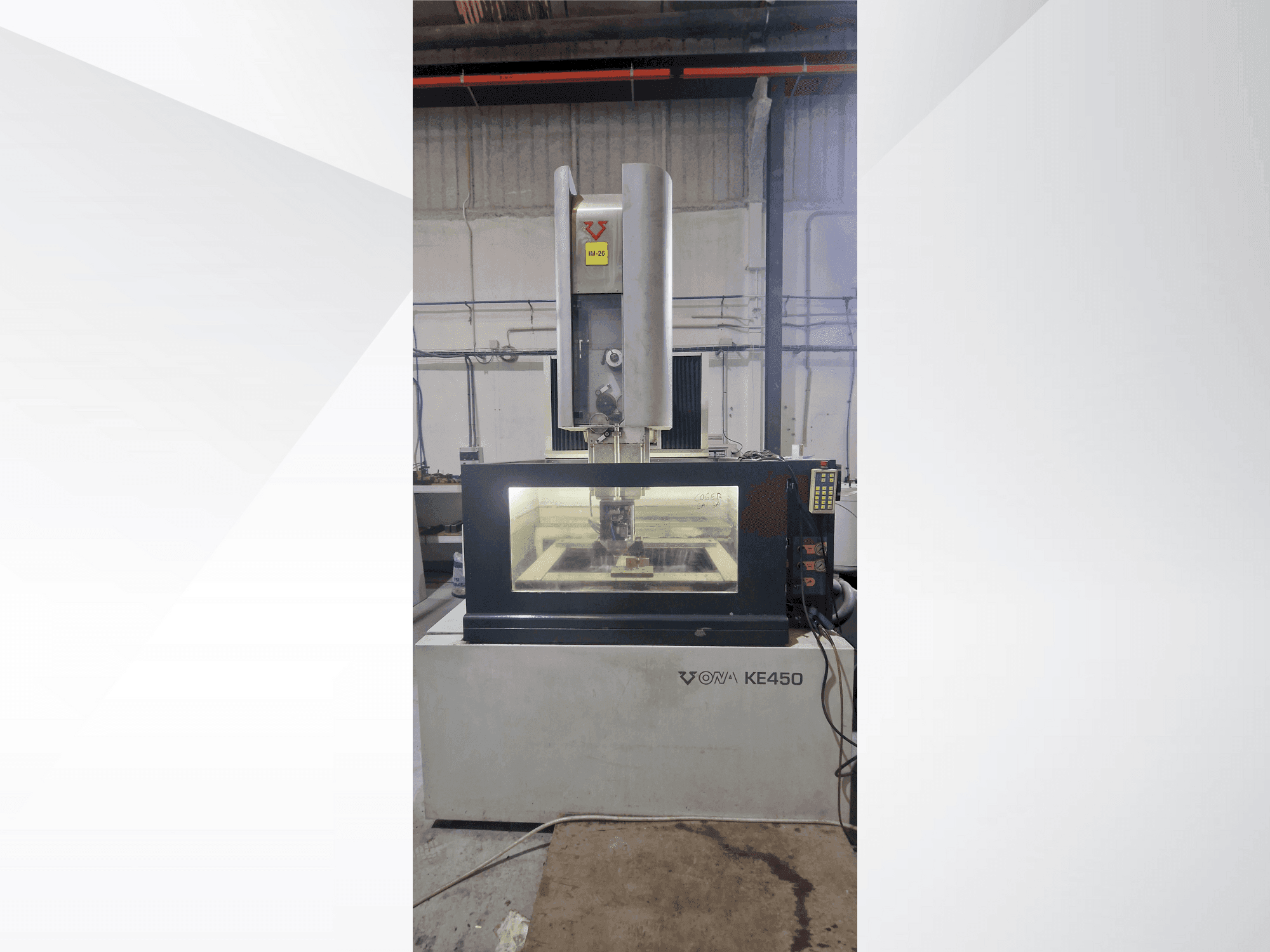 A ONA KE 450 gép elölnézete