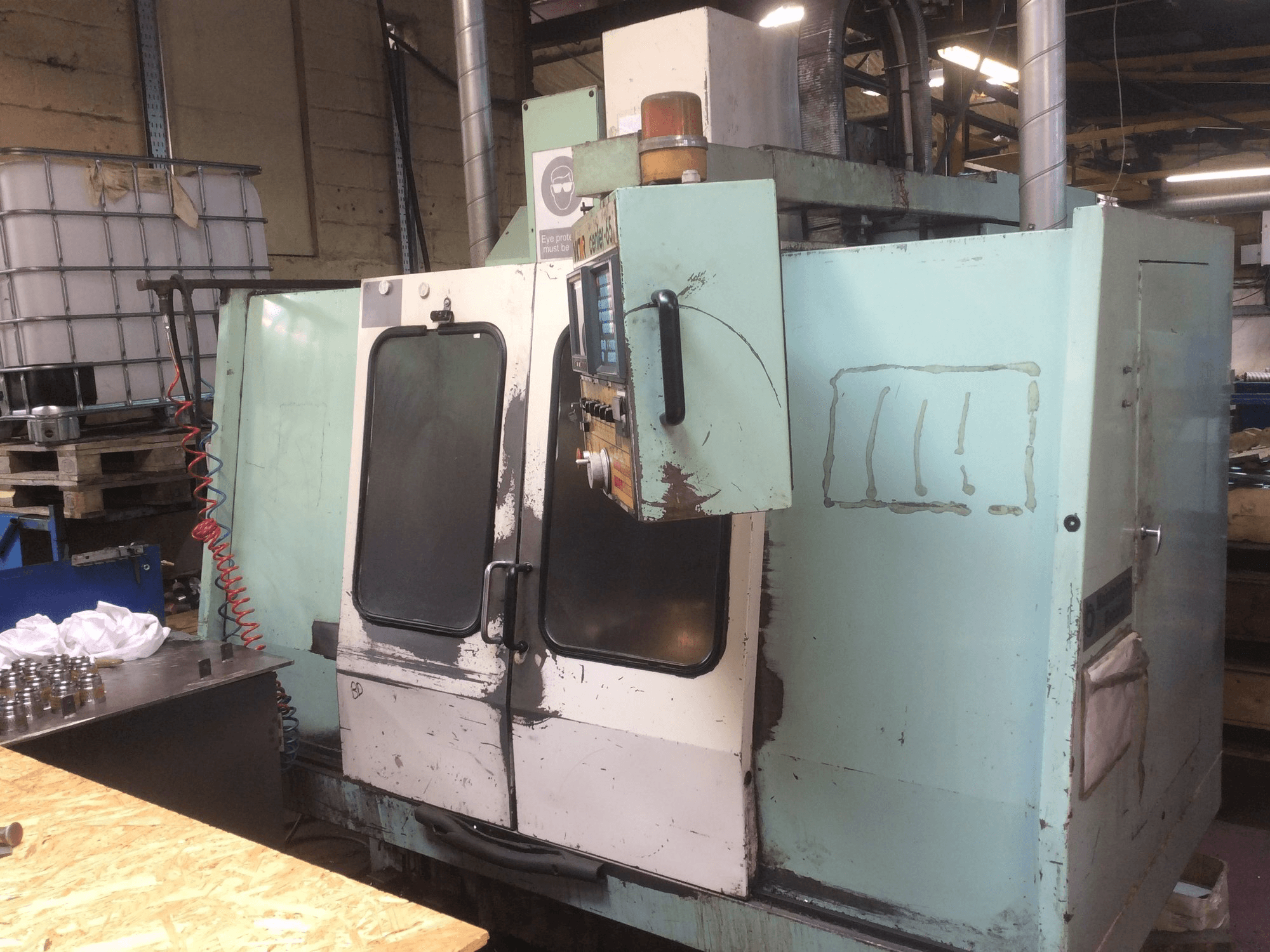 A Victor V Center-65 gép elölnézete