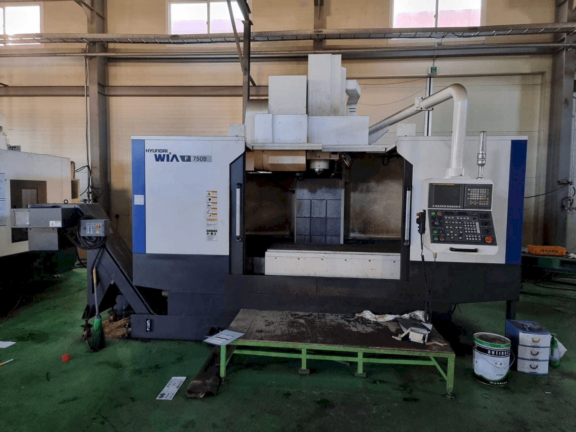 A Hyundai Wia F750B gép elölnézete