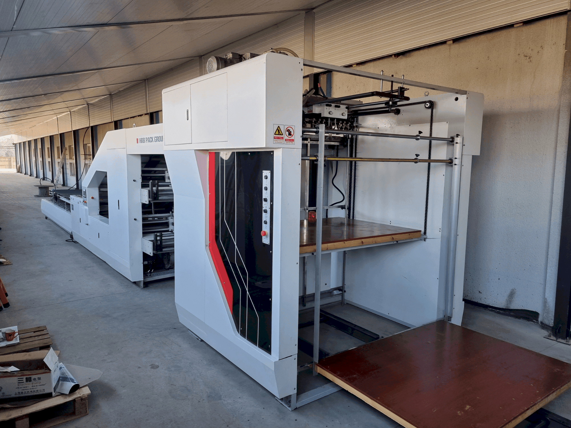 A HRB HRB-1450F gép elölnézete