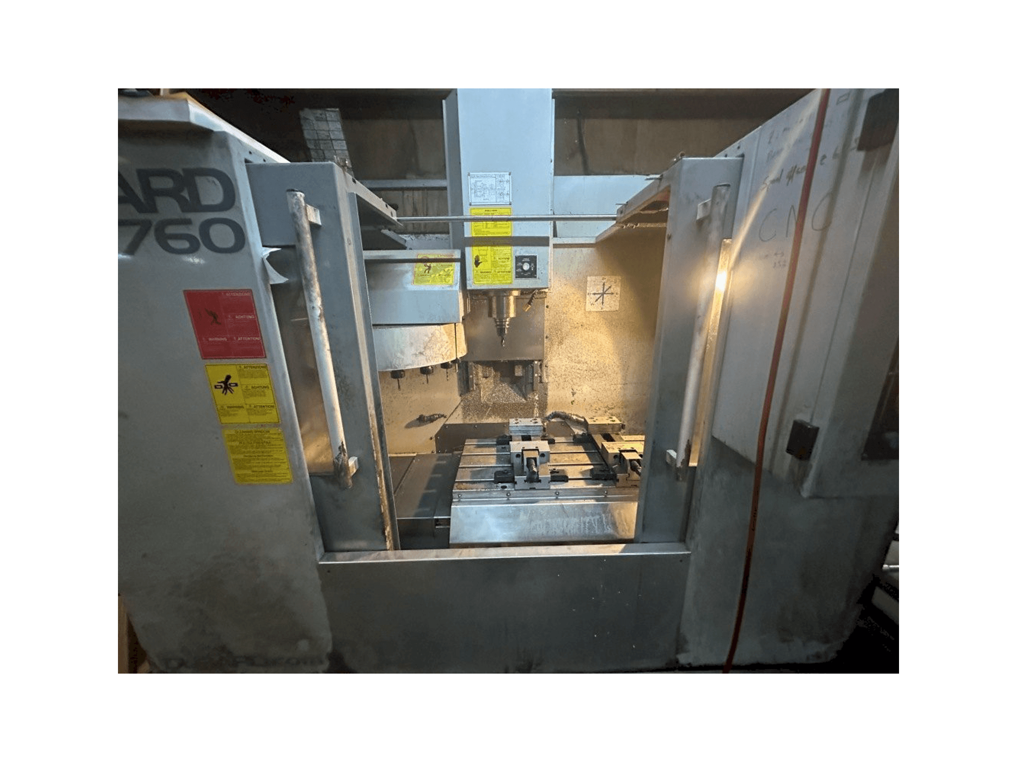 A Dugard Eagle ECO 760 gép elölnézete