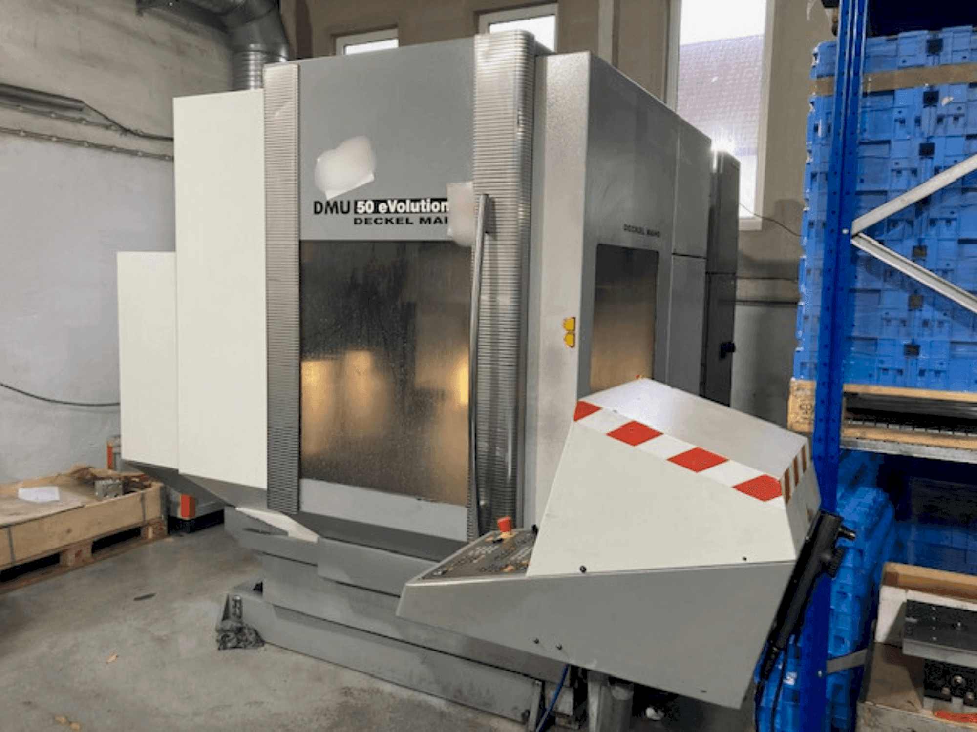 A DMG MORI DMU 50 evolution gép elölnézete