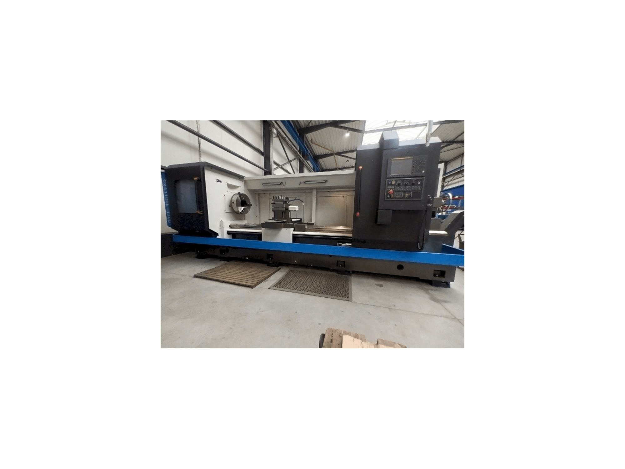 A Ningbo Oturn CK61100E-3000 gép elölnézete