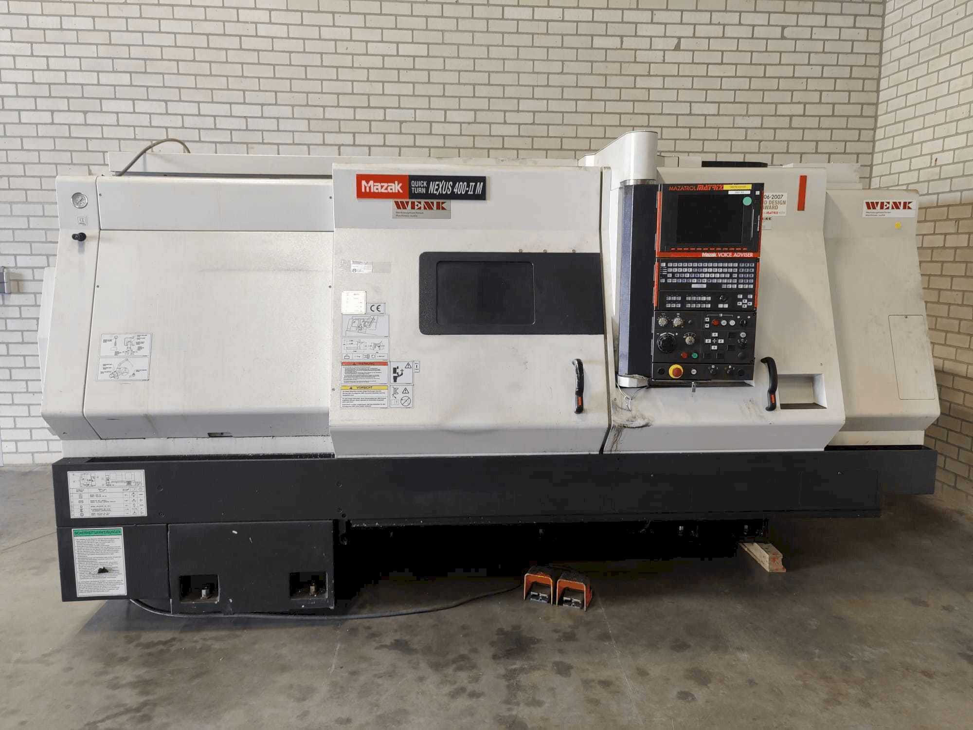 A Mazak Quick Turn Nexus 400-II M gép elölnézete