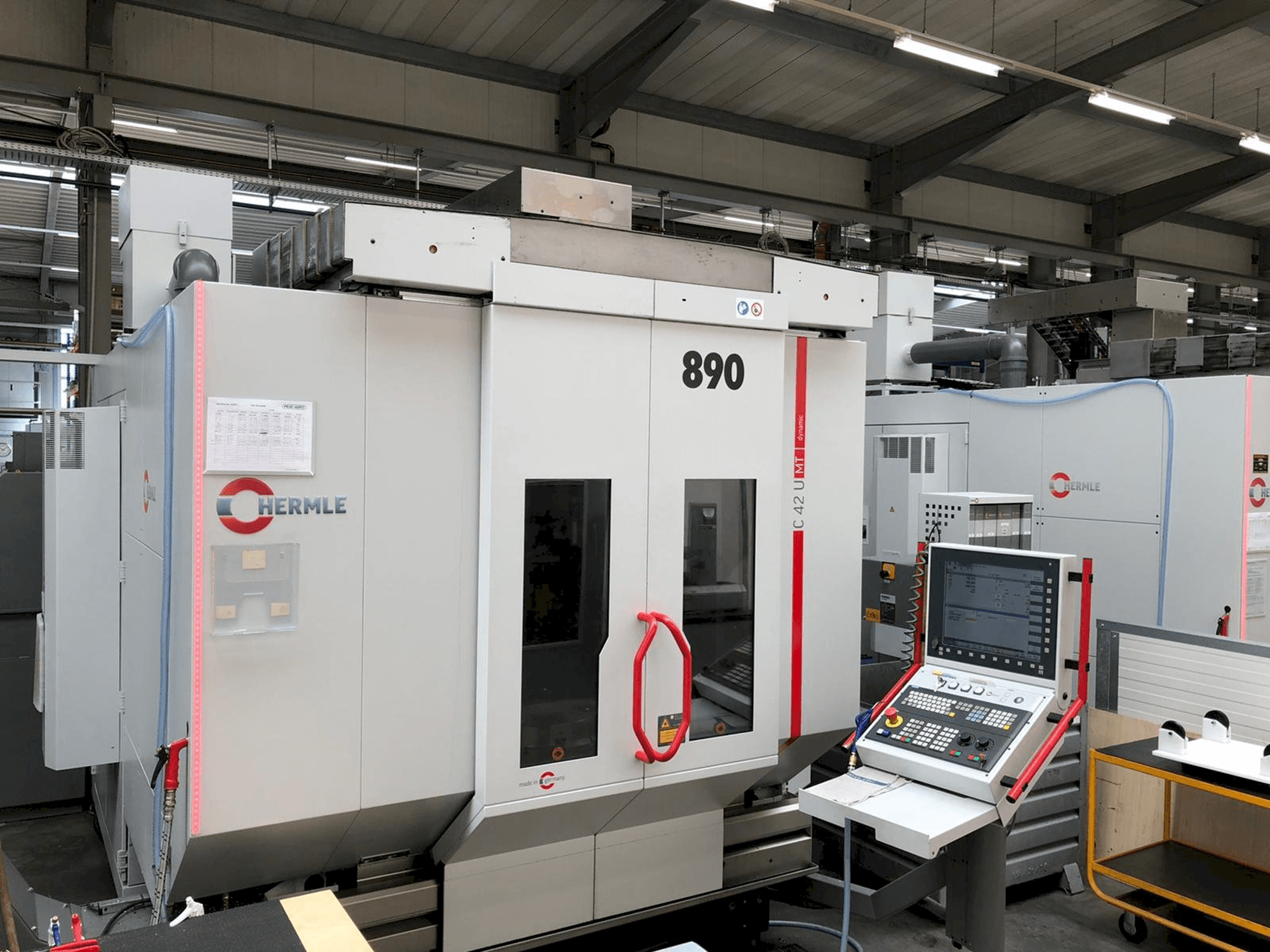 A HERMLE C42U MT gép elölnézete