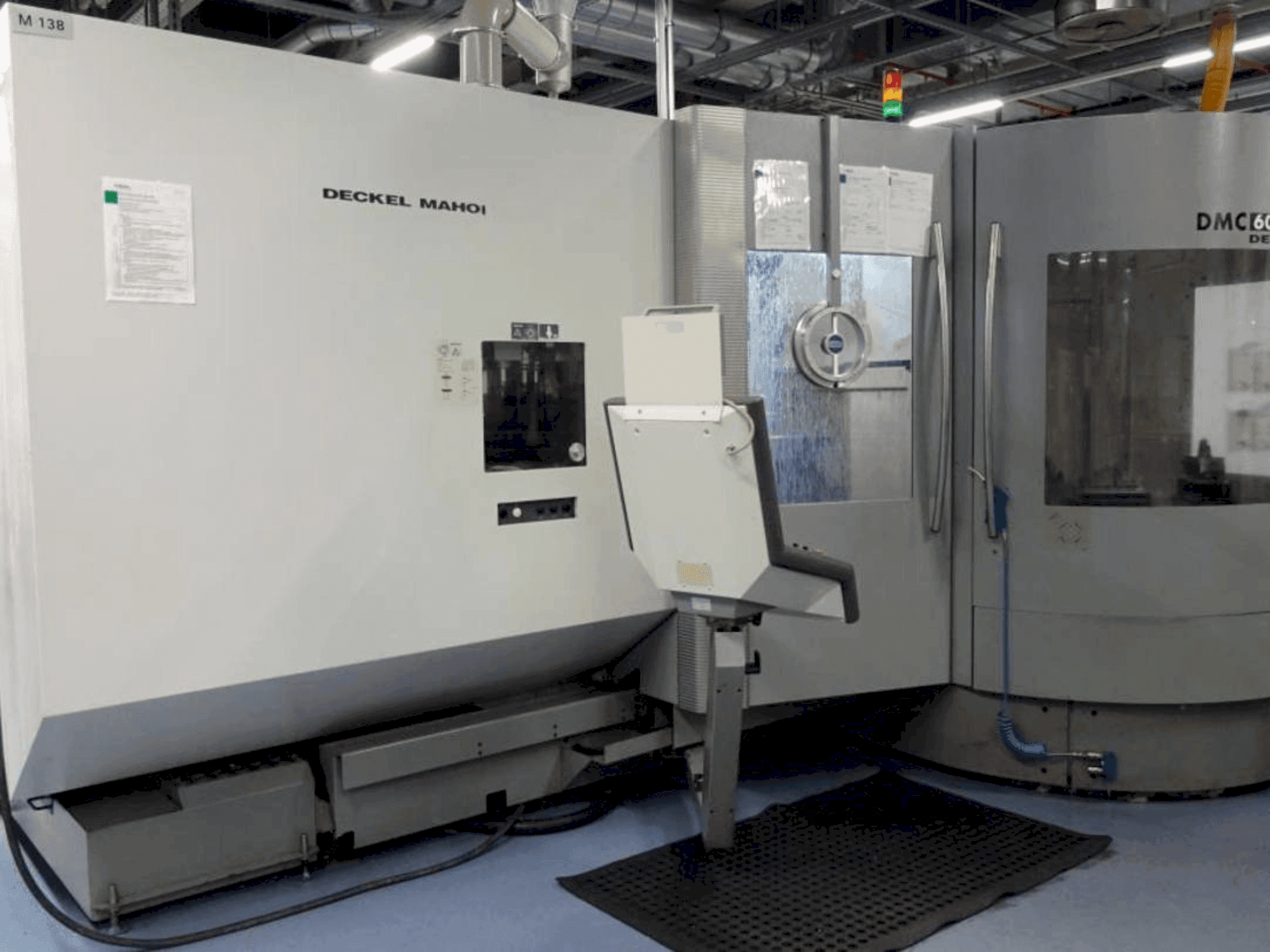 A DECKEL DMC 60 T RS3 gép elölnézete
