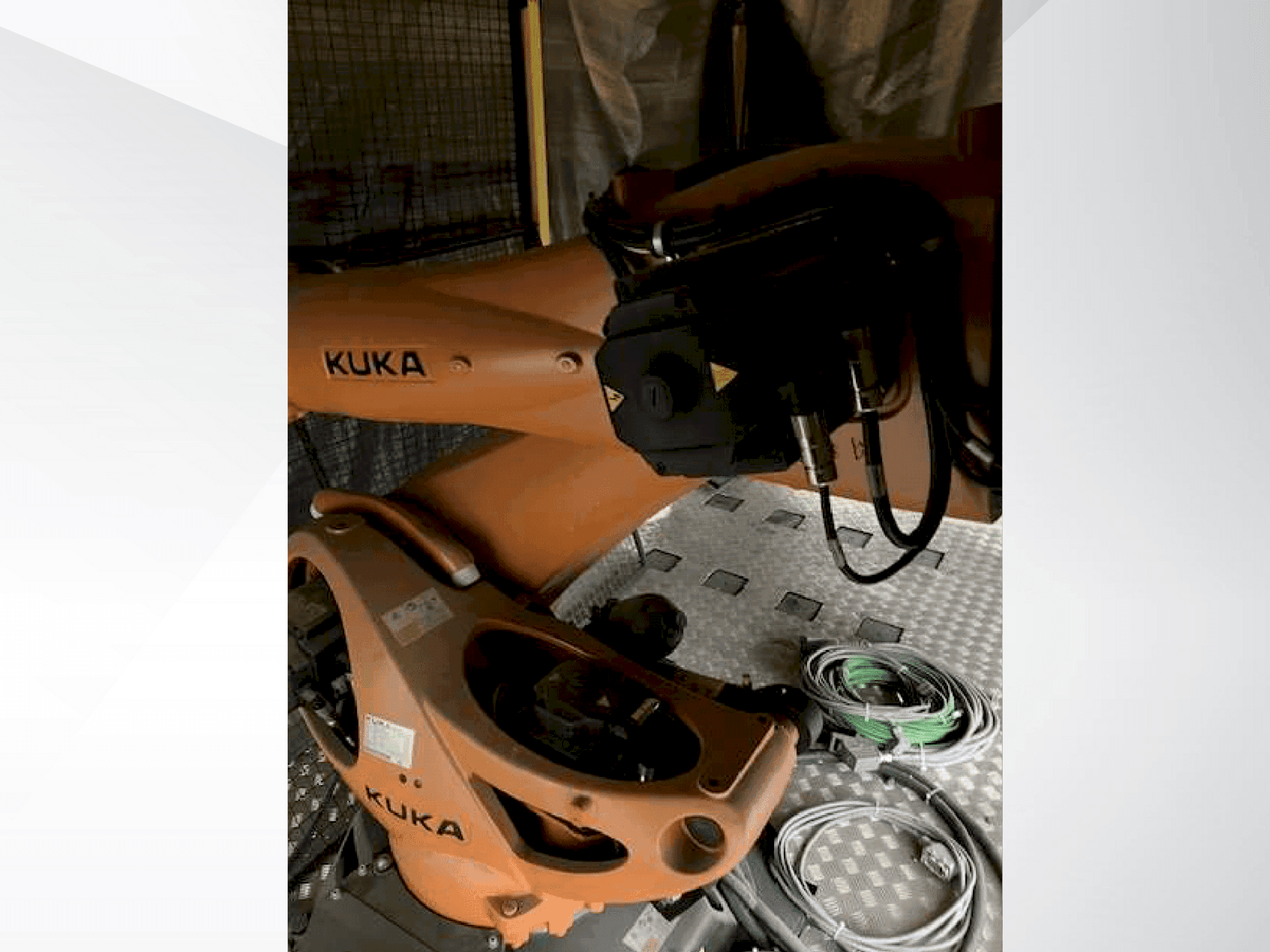 A KUKA KR 210 R2700 extra (2018) gép elölnézete