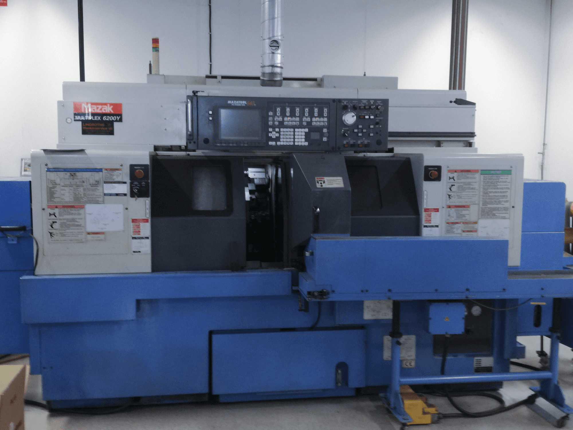 A Mazak Multiplex 6200Y gép elölnézete