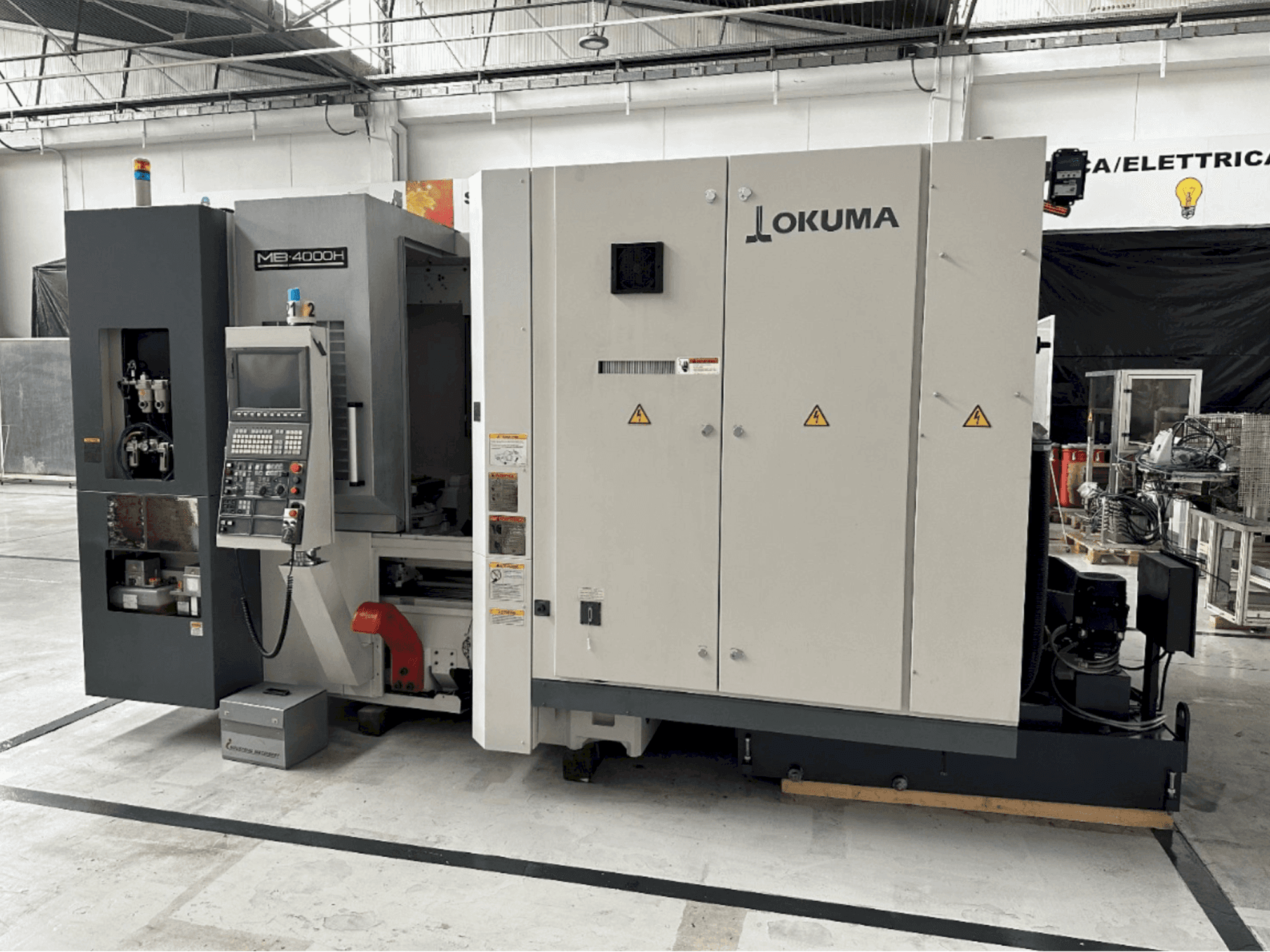 A Okuma MB 4000 H gép elölnézete