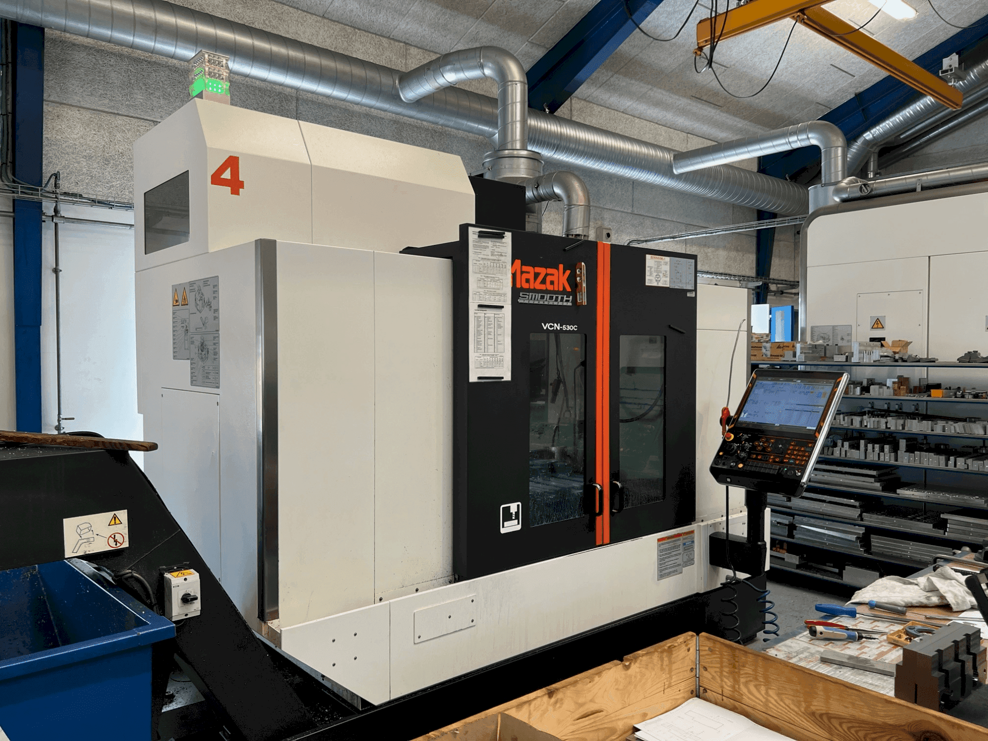 A Mazak VCN-530C gép elölnézete